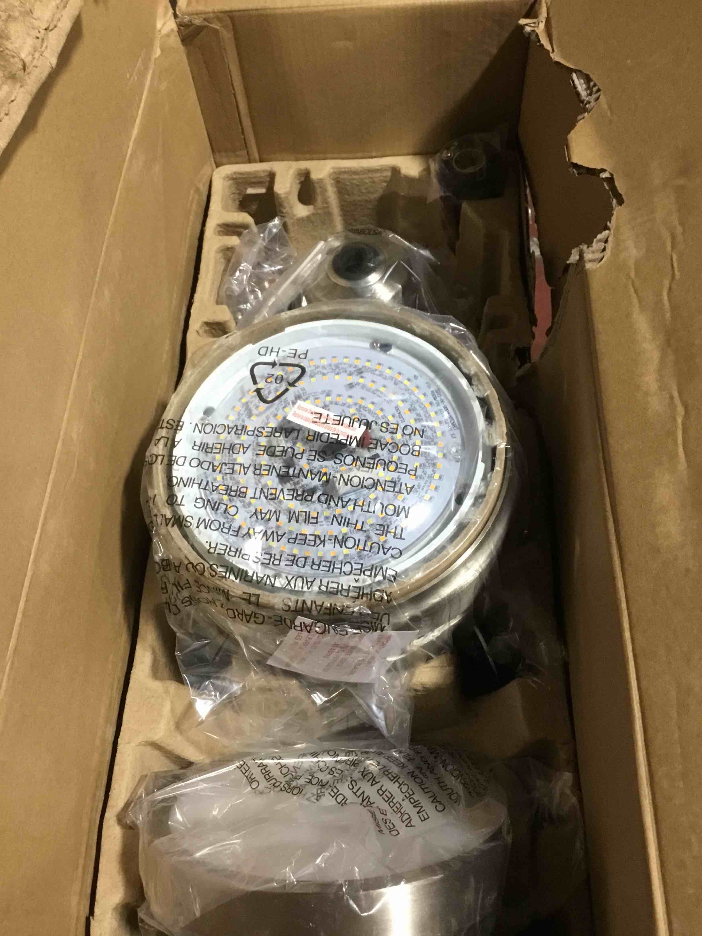 https://s3.amazonaws.com/lotting-images-prod/bidfta/RED6222897_1714575741665.jpeg