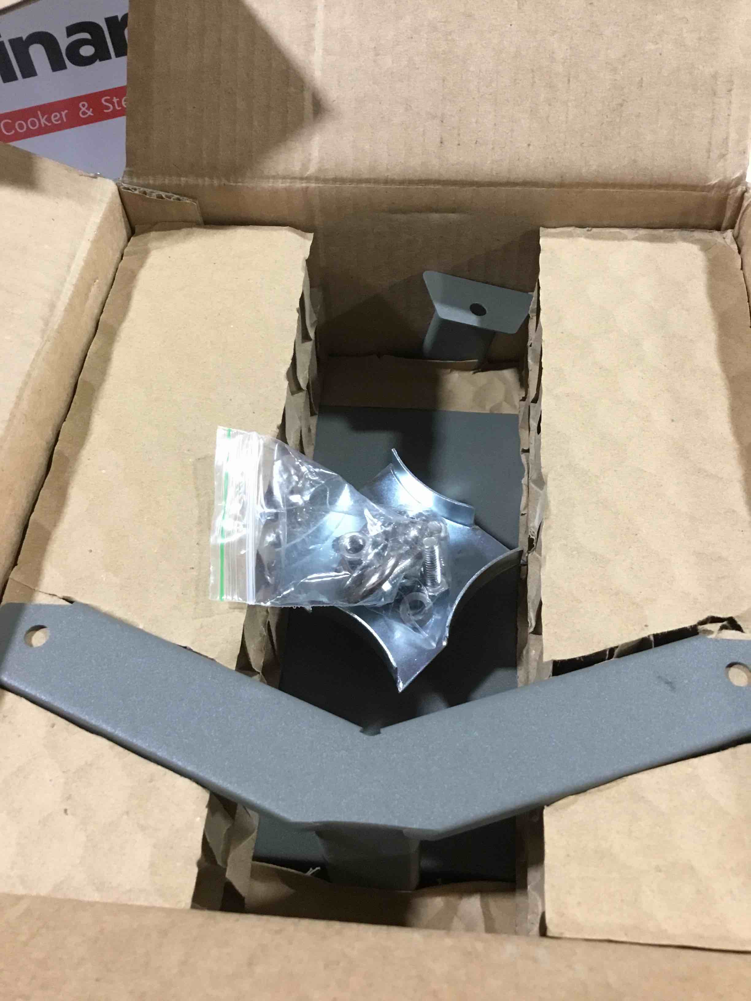 https://s3.amazonaws.com/lotting-images-prod/bidfta/RED6223303_1715175408936.jpeg