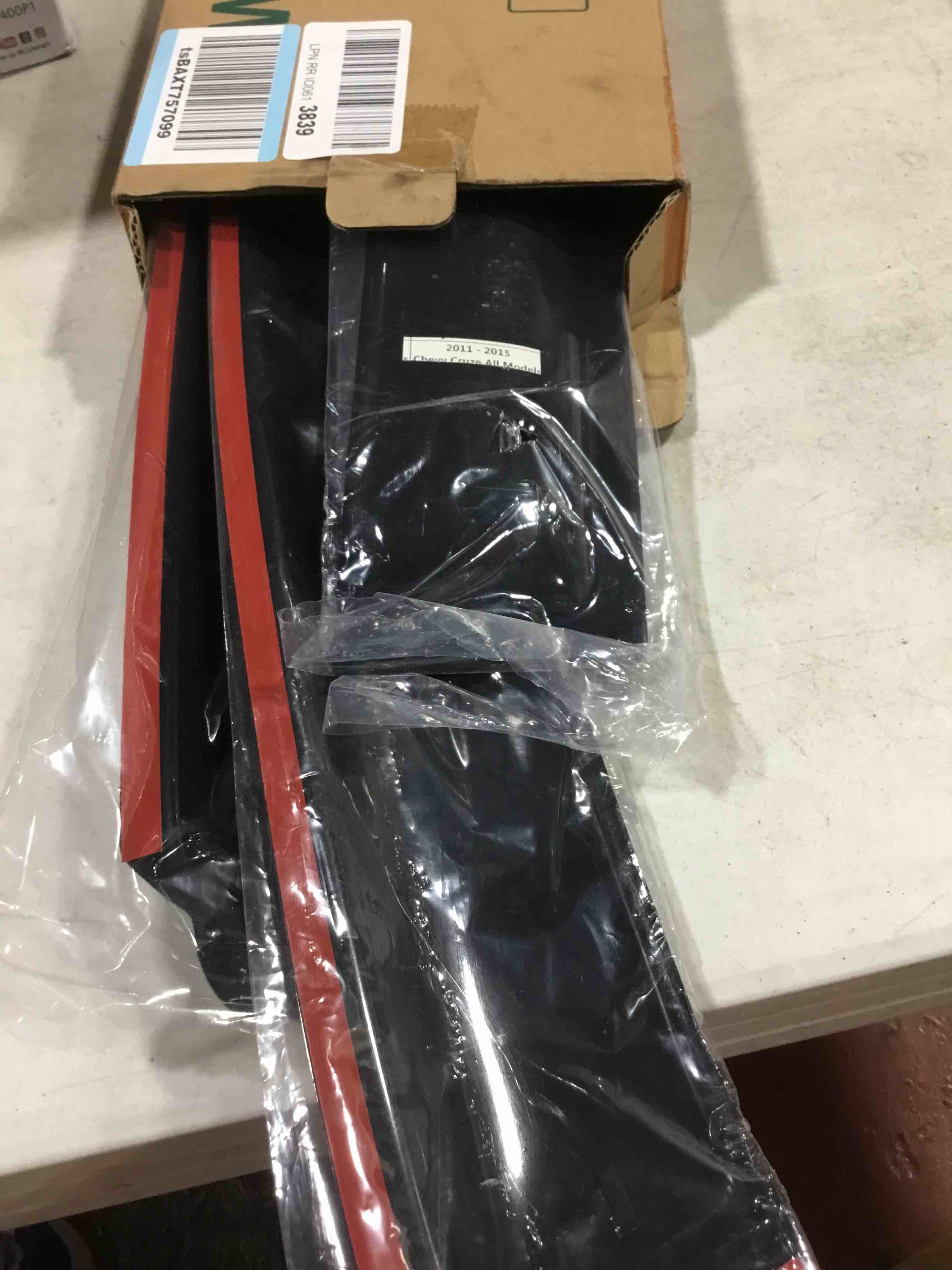 https://s3.amazonaws.com/lotting-images-prod/bidfta/RED6223307_1715175931267.jpeg
