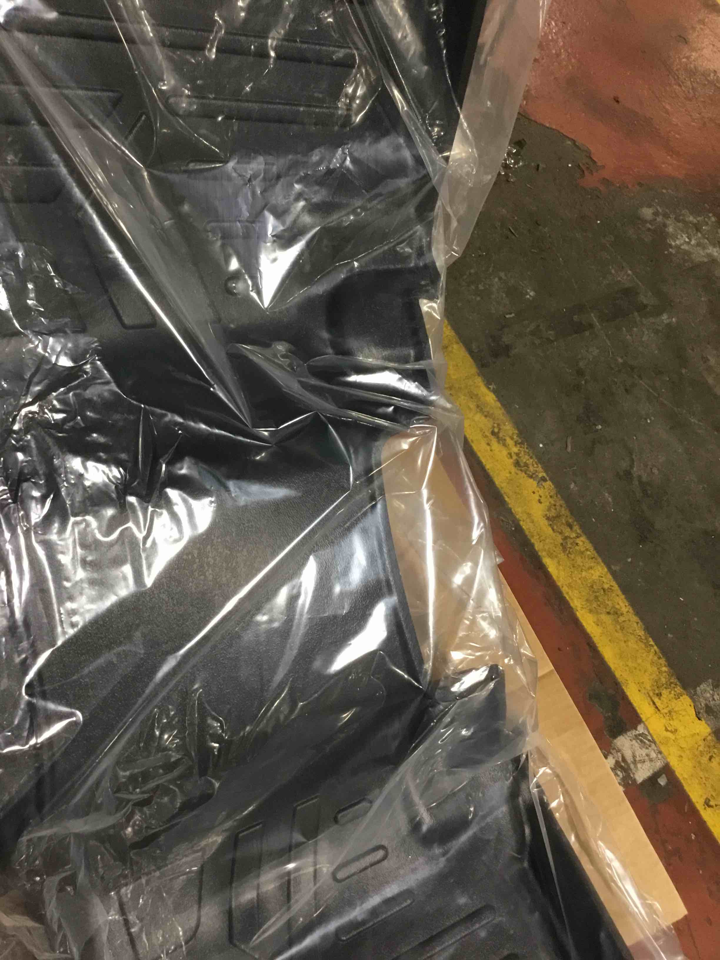 https://s3.amazonaws.com/lotting-images-prod/bidfta/RED6223722_1715879017906.jpeg