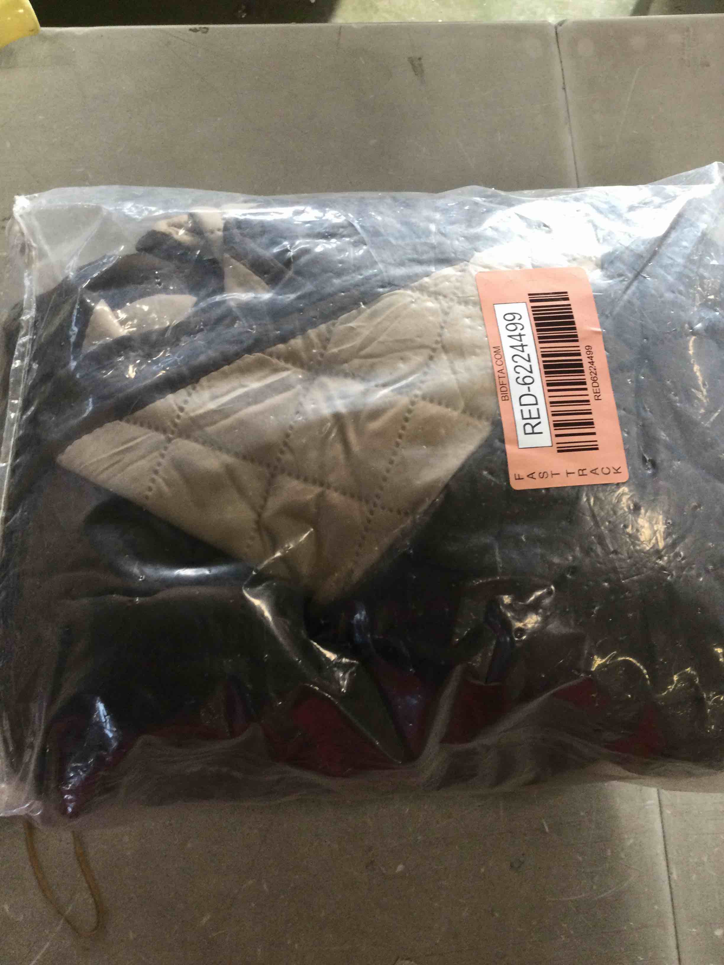 https://s3.amazonaws.com/lotting-images-prod/bidfta/RED6224499_1714392612222.jpeg