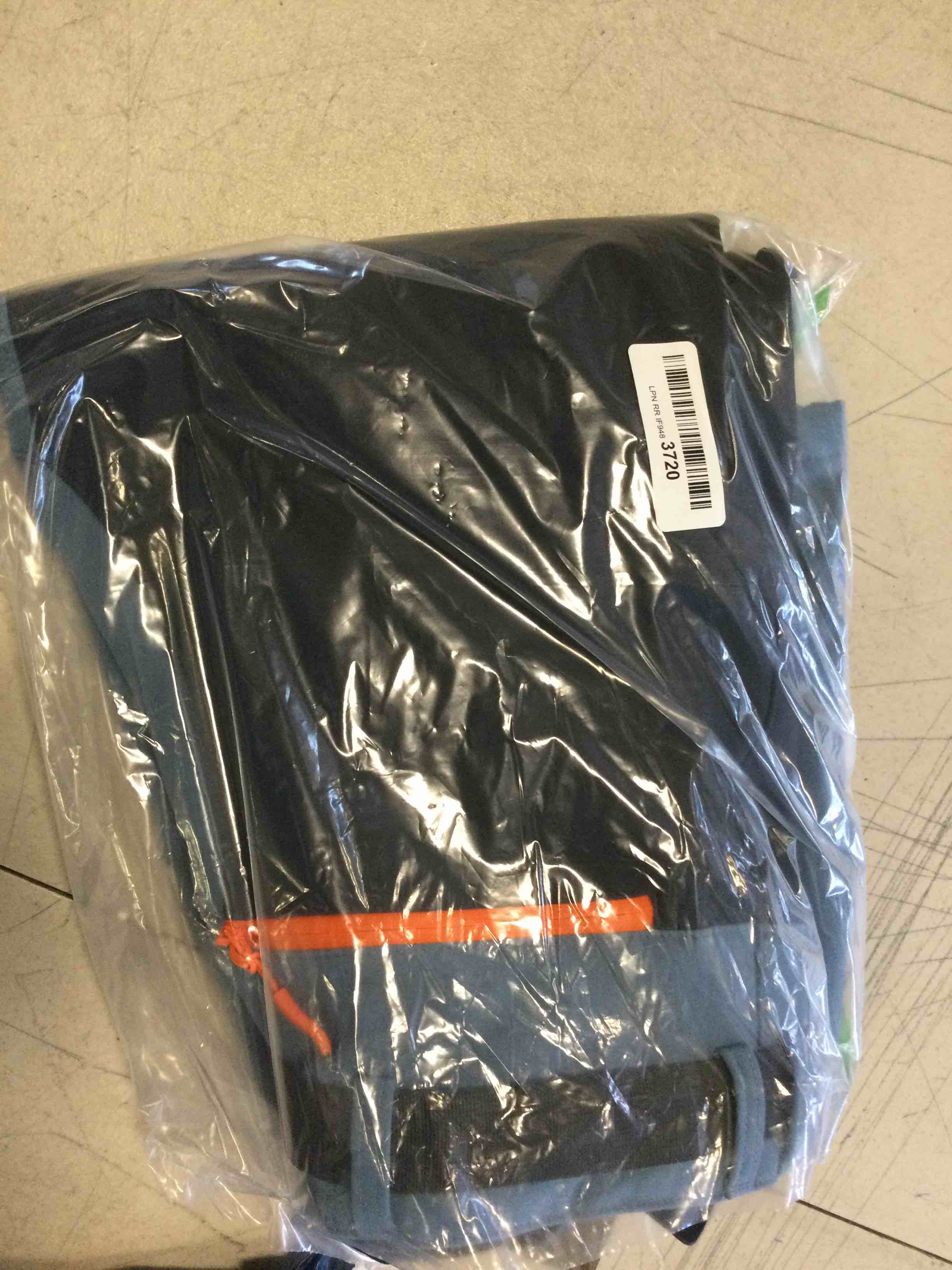 https://s3.amazonaws.com/lotting-images-prod/bidfta/RED6225594_1713806425226.jpeg