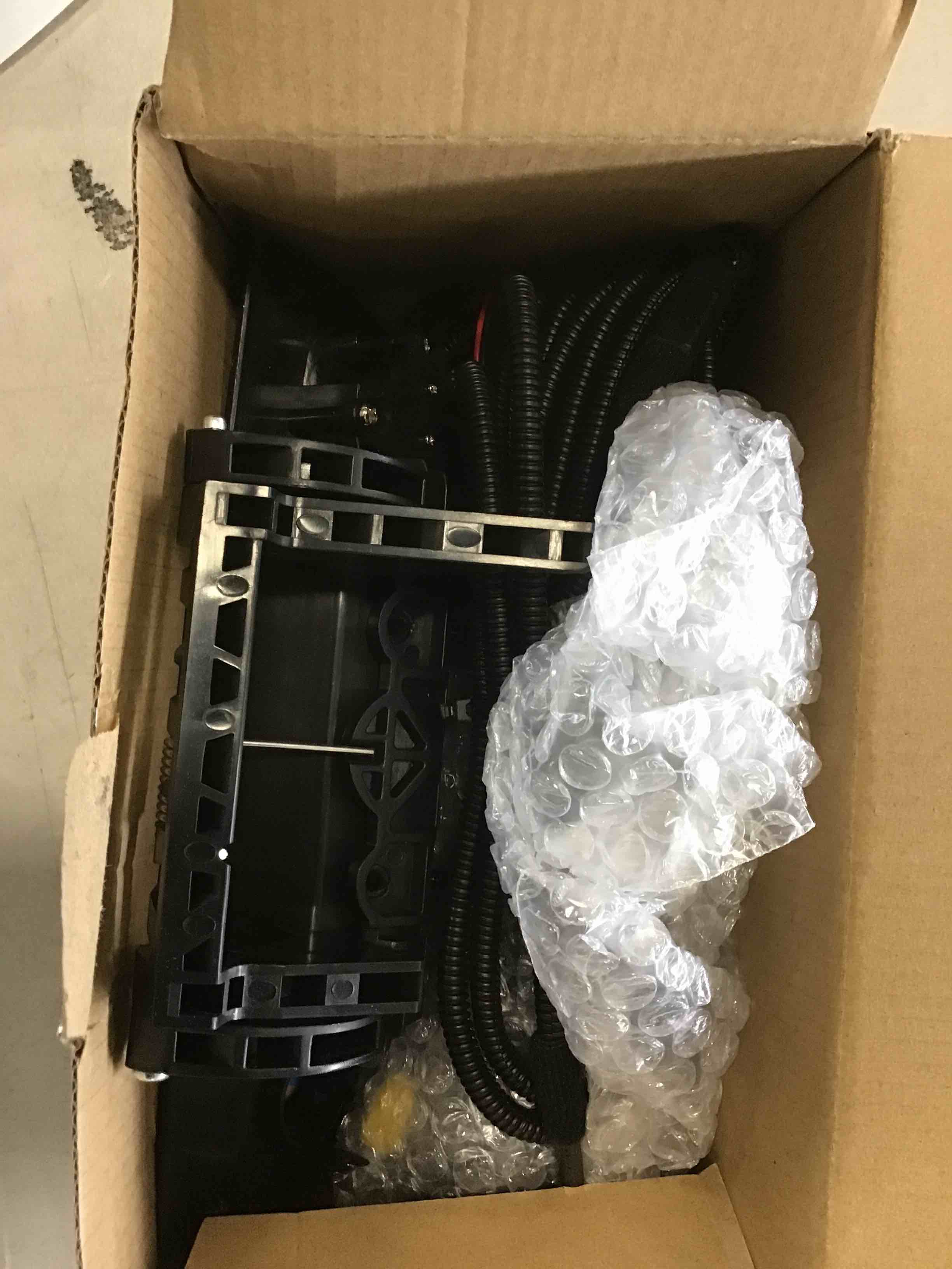 https://s3.amazonaws.com/lotting-images-prod/bidfta/RED6225892_1713882944518.jpeg