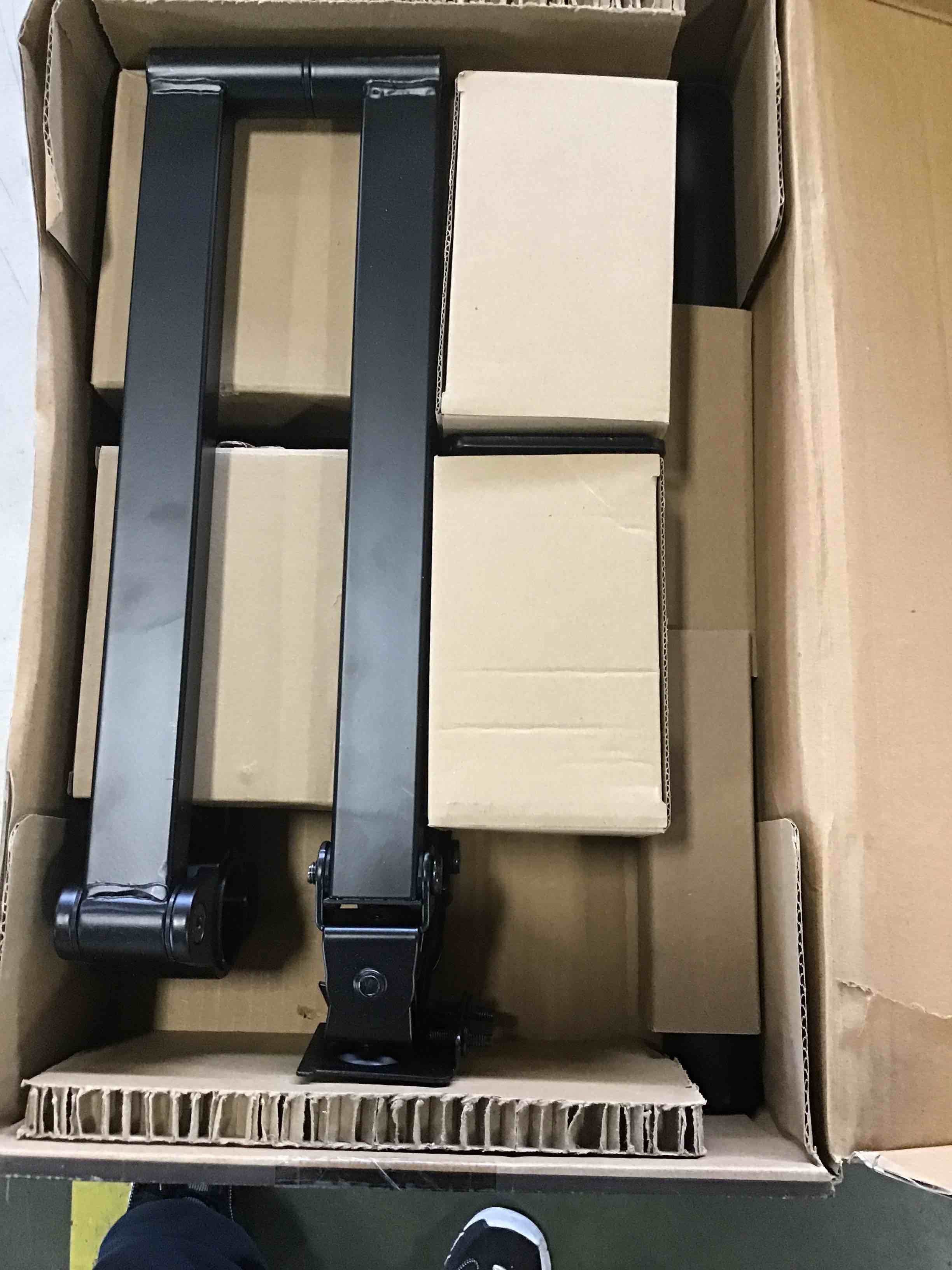 https://s3.amazonaws.com/lotting-images-prod/bidfta/RED6225902_1713883555088.jpeg