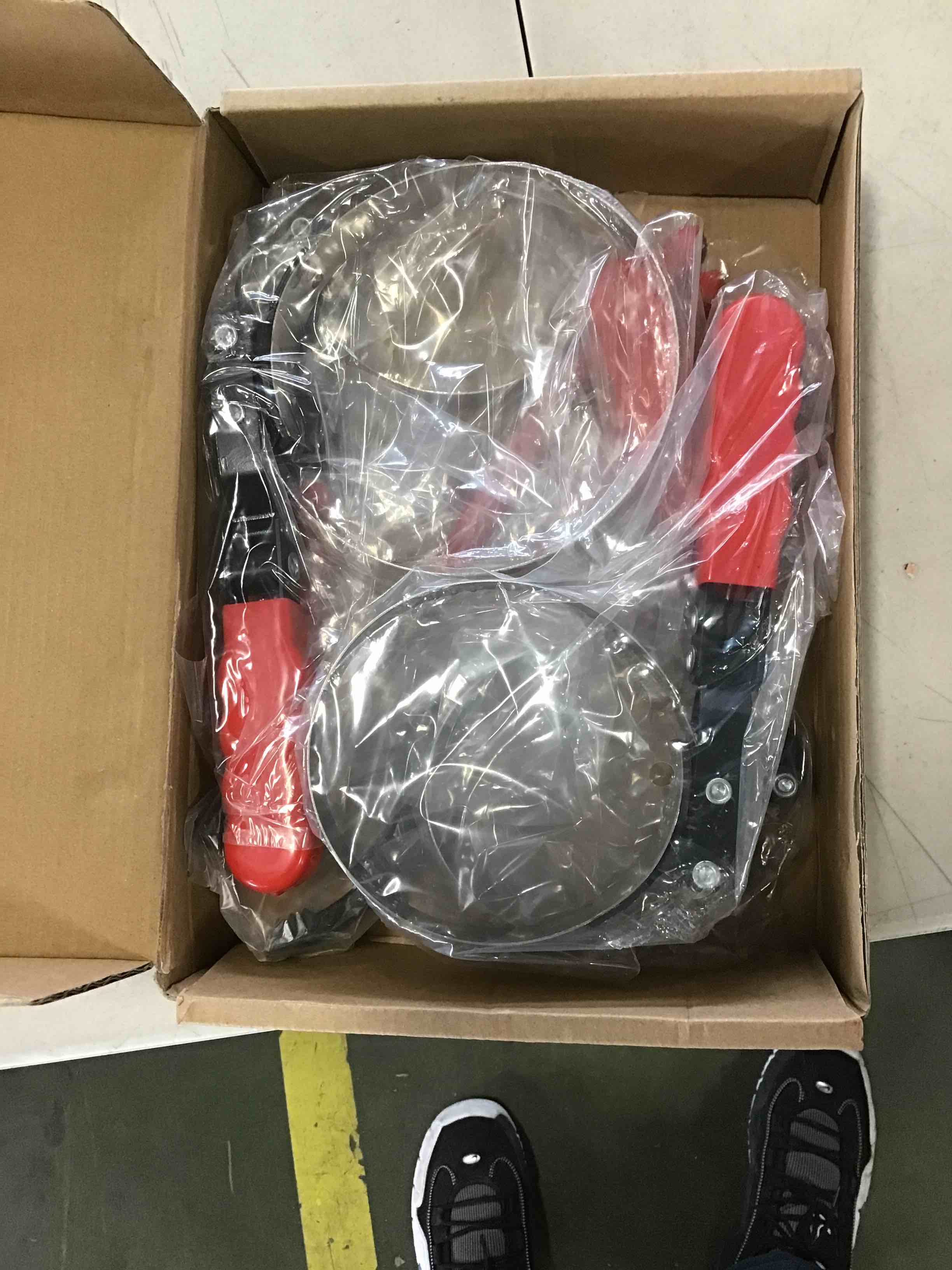 https://s3.amazonaws.com/lotting-images-prod/bidfta/RED6226136_1713901114670.jpeg