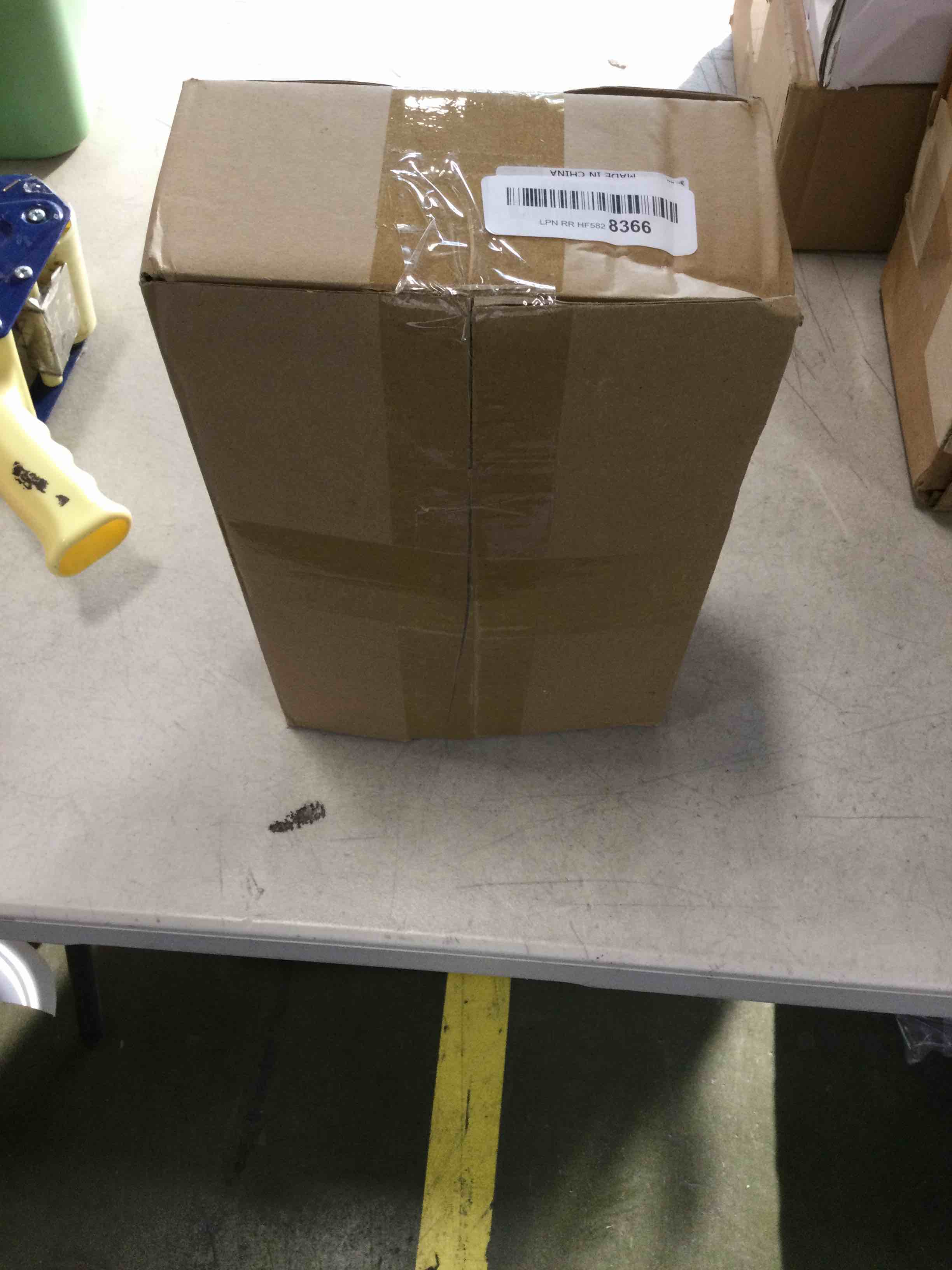 https://s3.amazonaws.com/lotting-images-prod/bidfta/RED6226184_1713960622766.jpeg