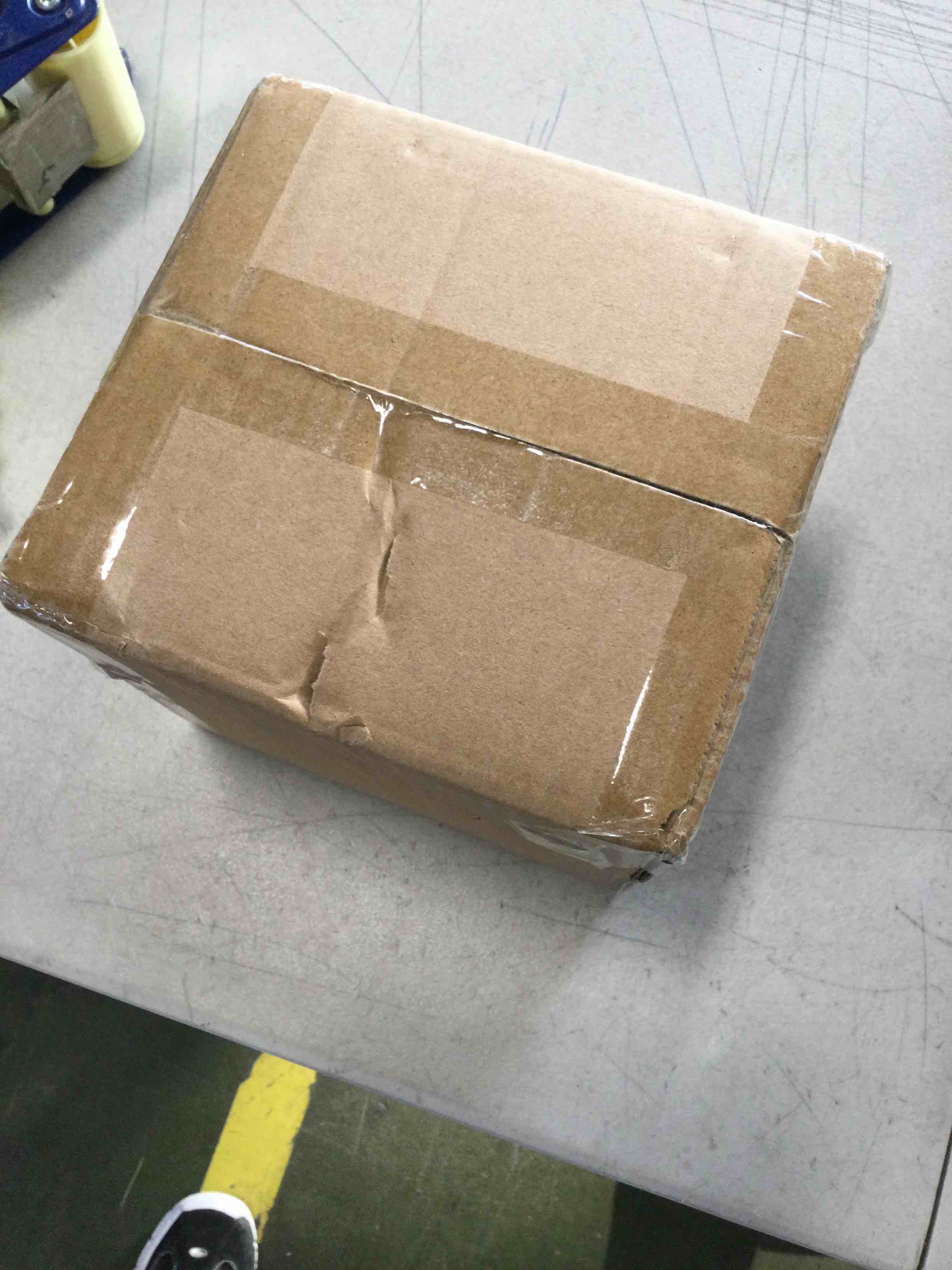 https://s3.amazonaws.com/lotting-images-prod/bidfta/RED6226191_1713961013593.jpeg