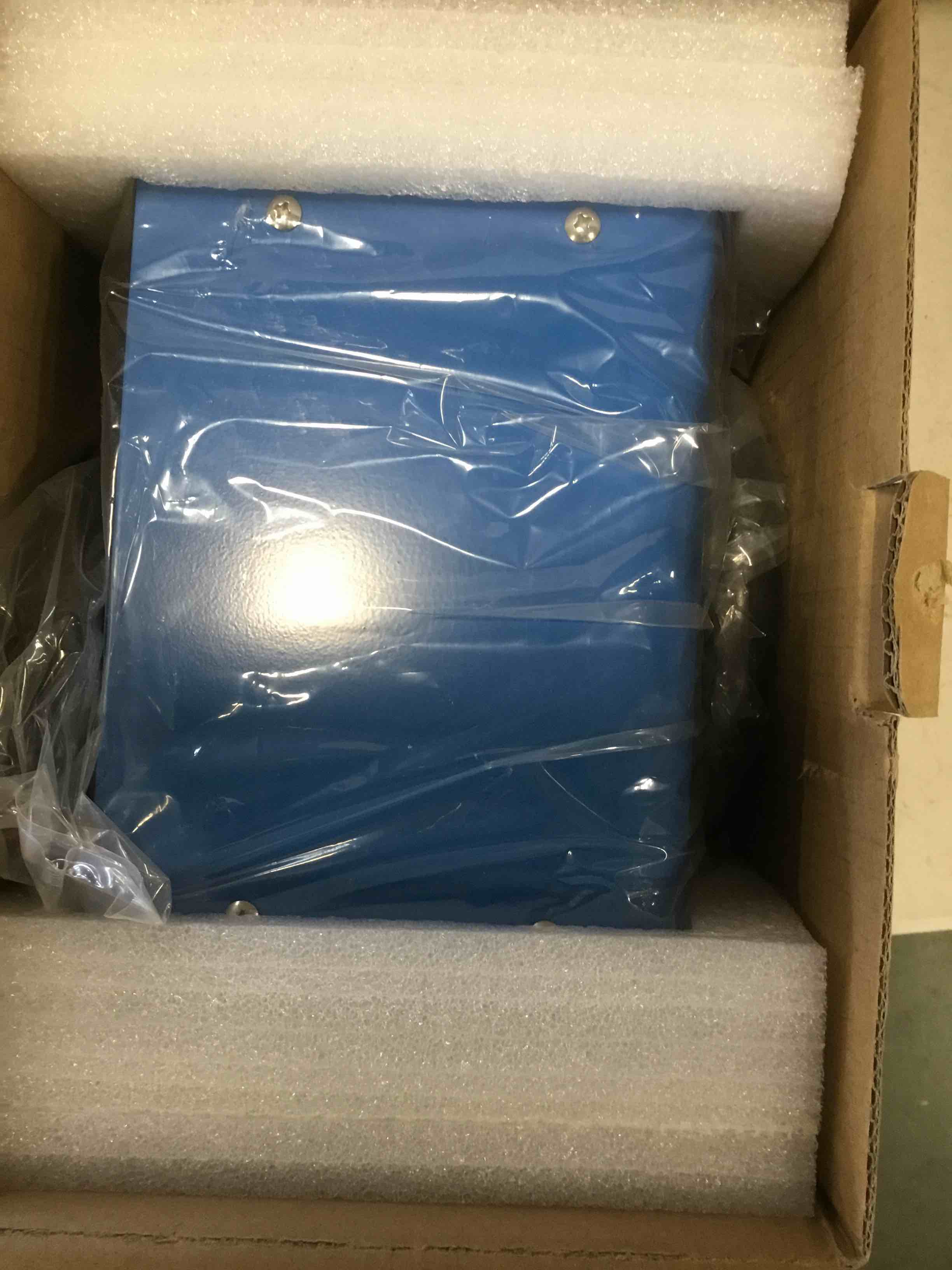 https://s3.amazonaws.com/lotting-images-prod/bidfta/RED6226669_1714403656799.jpeg