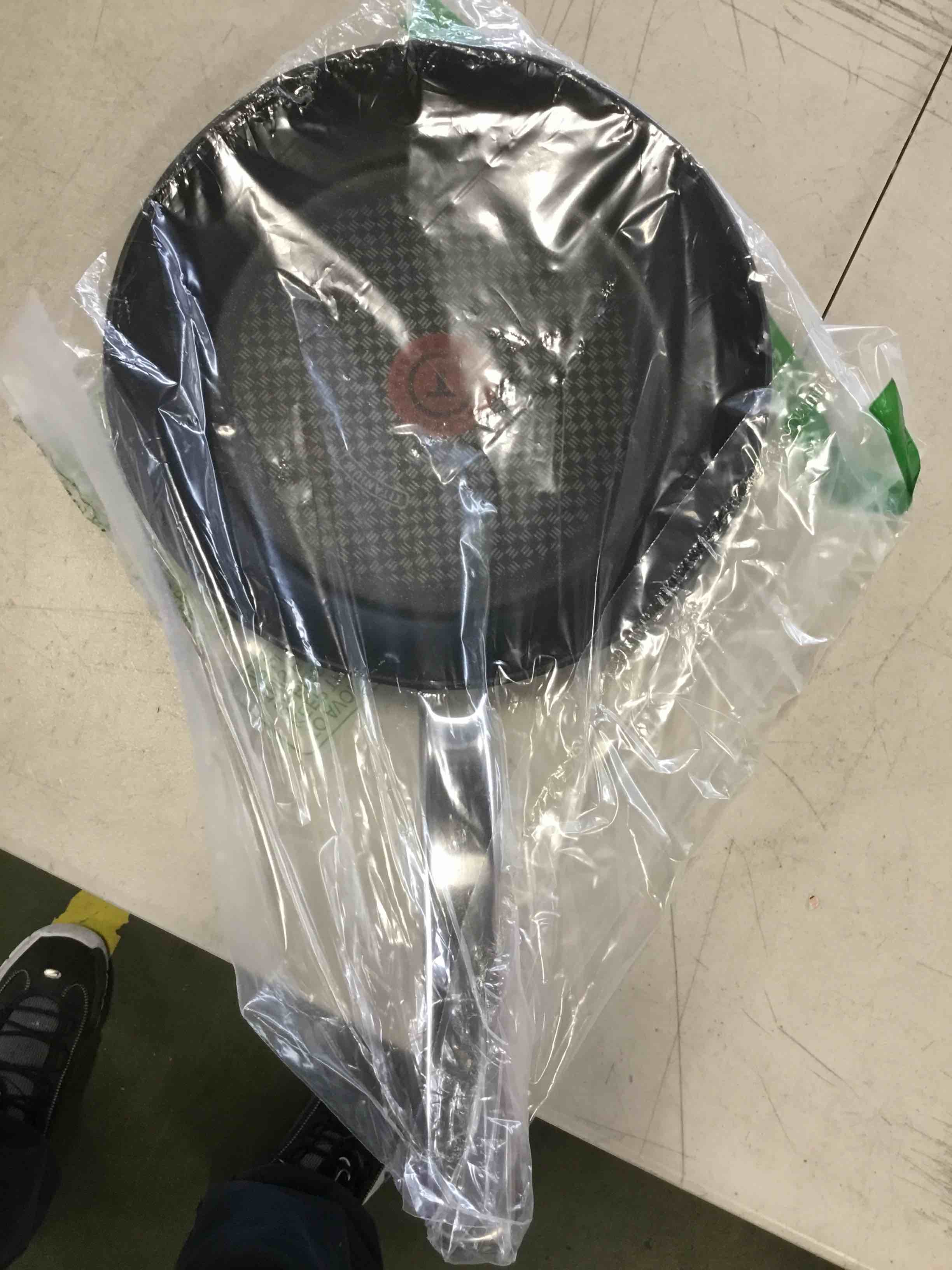 https://s3.amazonaws.com/lotting-images-prod/bidfta/RED6226805_1714416738652.jpeg