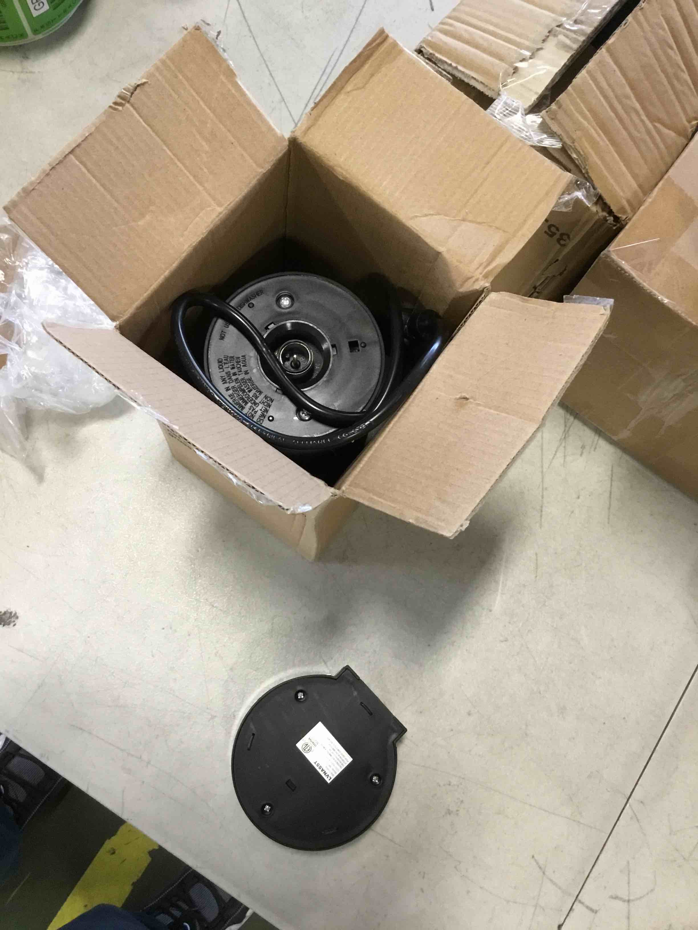 https://s3.amazonaws.com/lotting-images-prod/bidfta/RED6226828_1714418524164.jpeg