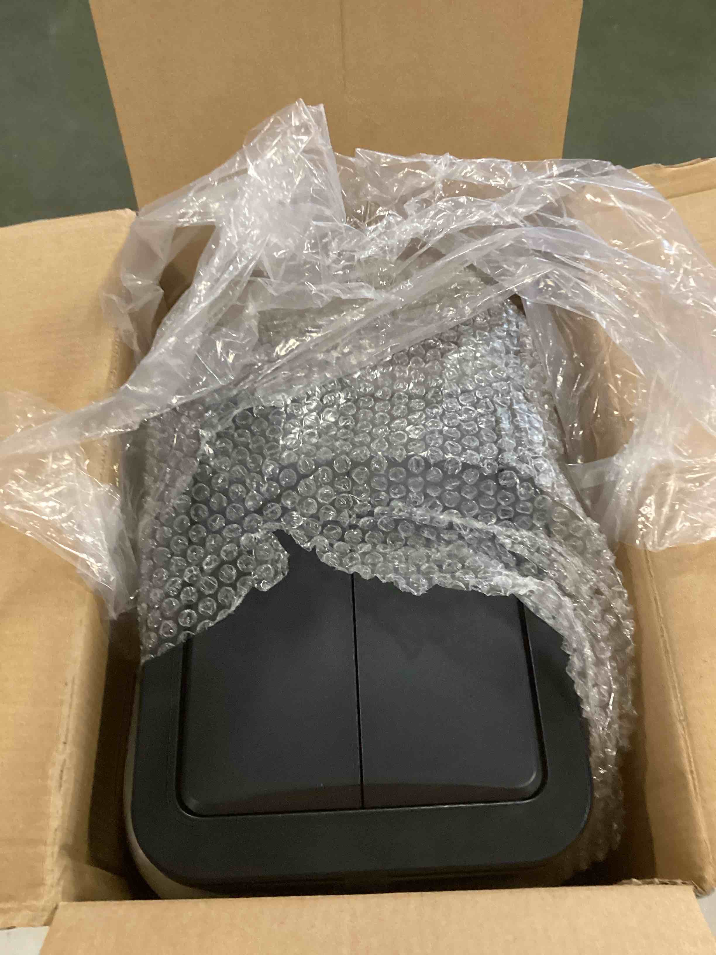 https://s3.amazonaws.com/lotting-images-prod/bidfta/RED6227020_1712934512330.jpeg