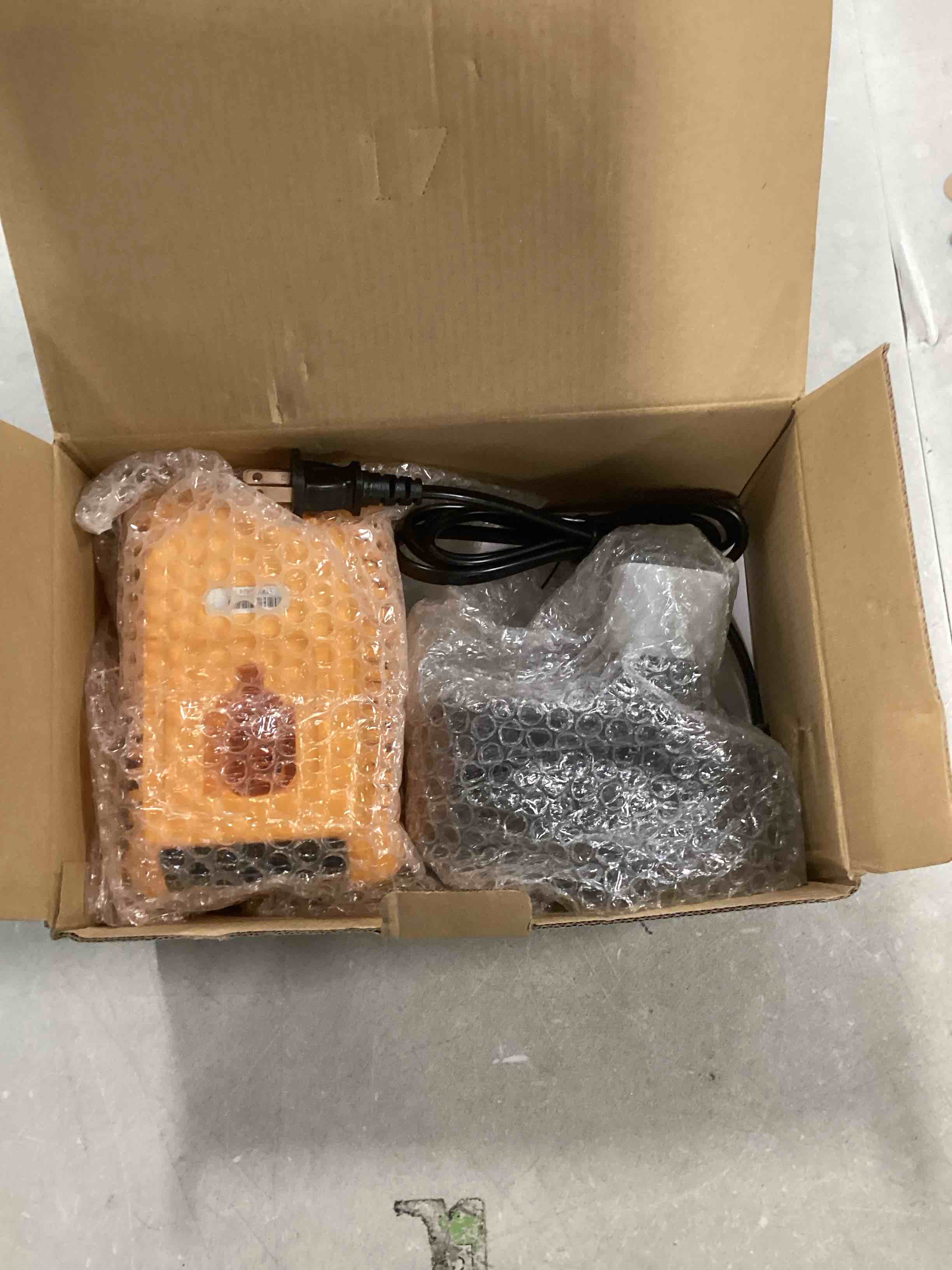 https://s3.amazonaws.com/lotting-images-prod/bidfta/RED6227051_1712936453945.jpeg
