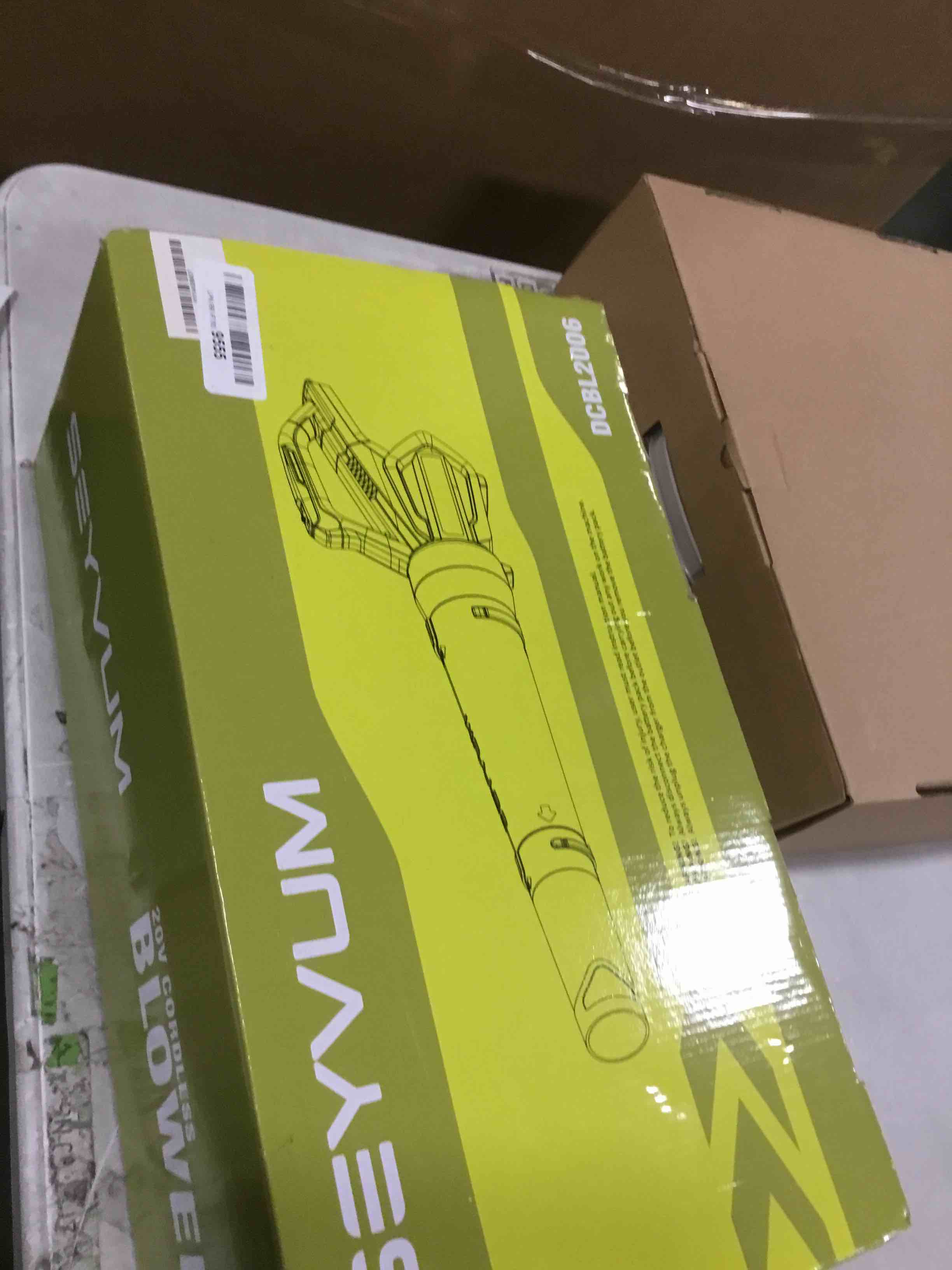https://s3.amazonaws.com/lotting-images-prod/bidfta/RED6227937_1713352036644.jpeg