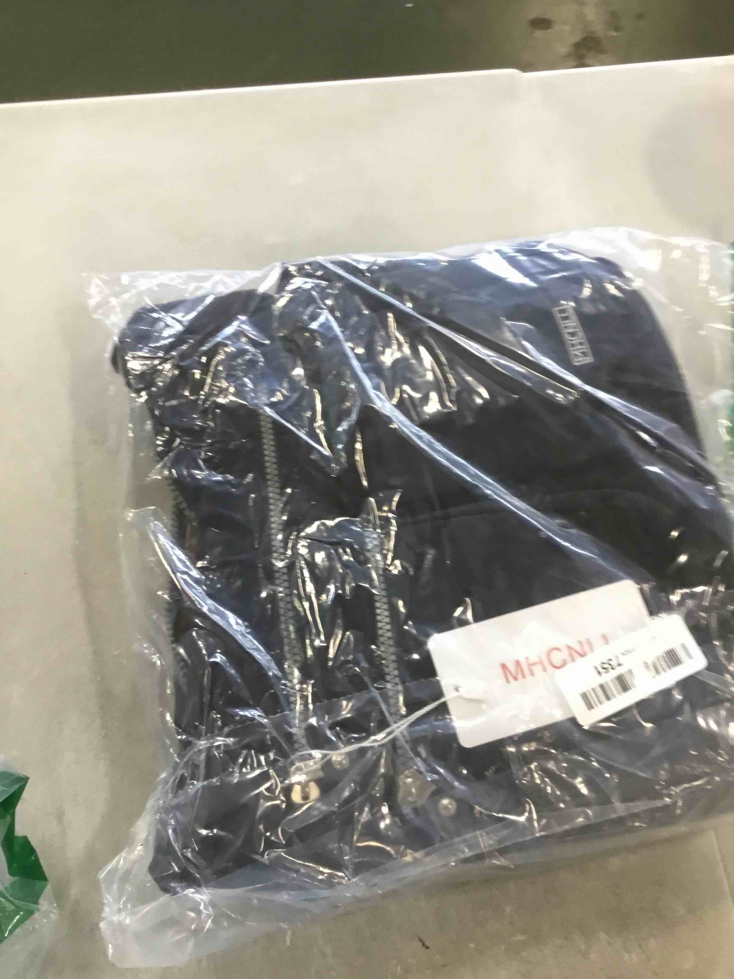 https://s3.amazonaws.com/lotting-images-prod/bidfta/RED6228208_1713374633387.jpeg