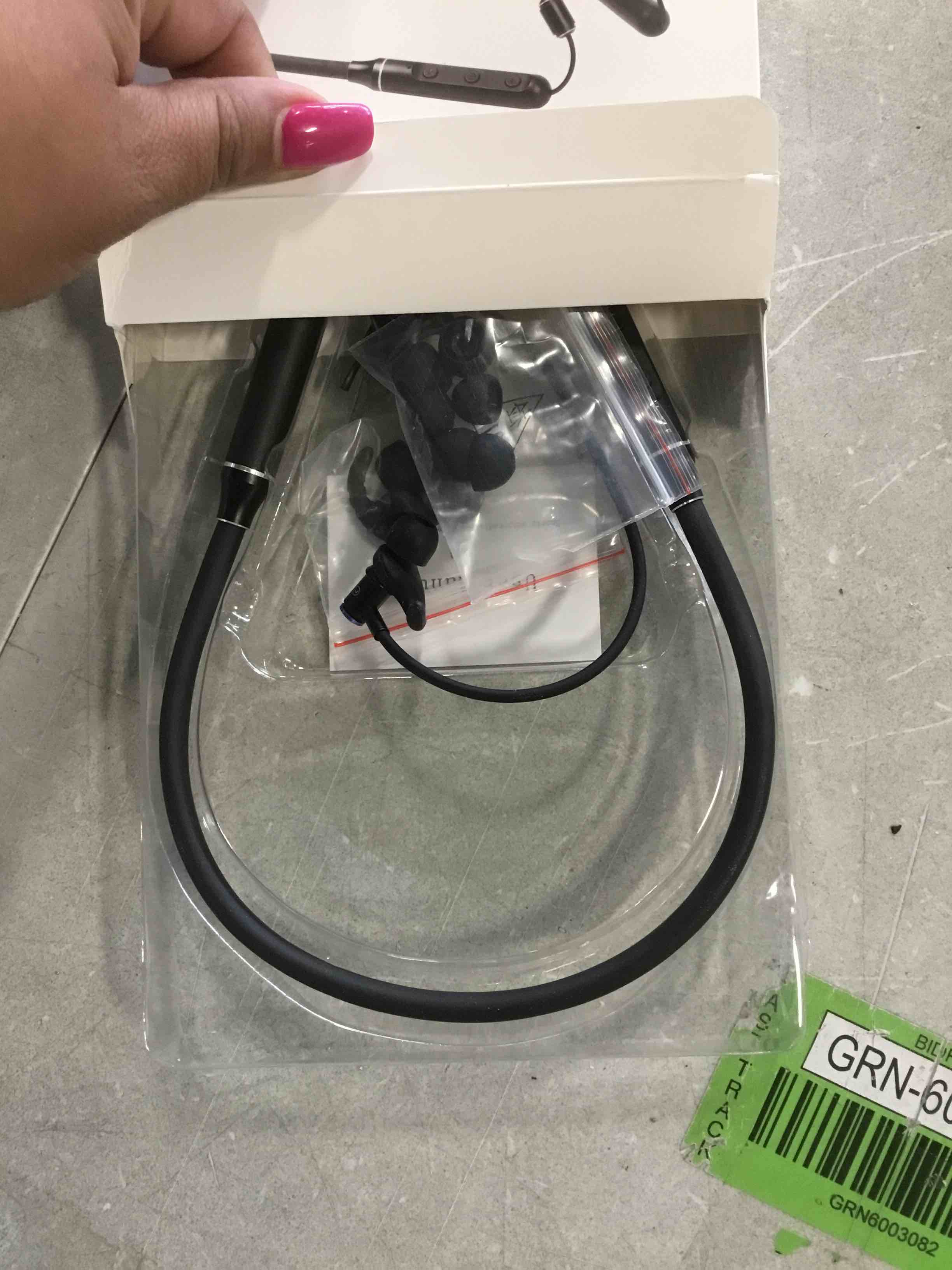 https://s3.amazonaws.com/lotting-images-prod/bidfta/RED6228268_1713380313631.jpeg