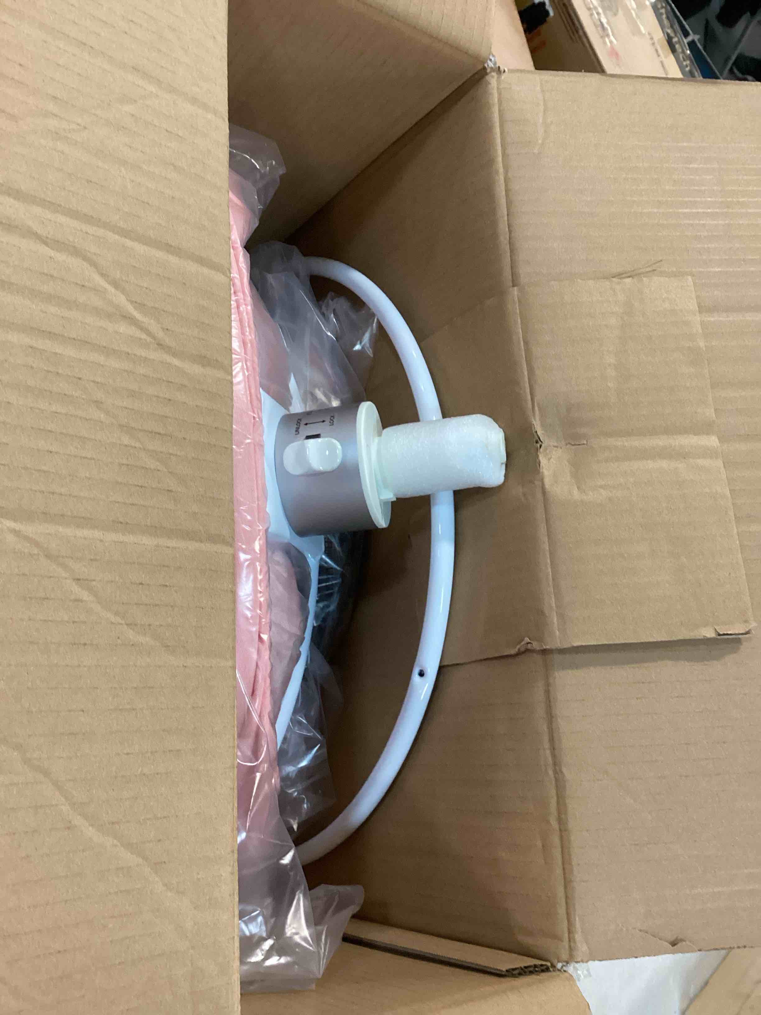https://s3.amazonaws.com/lotting-images-prod/bidfta/RED6228611_1713878963336.jpeg