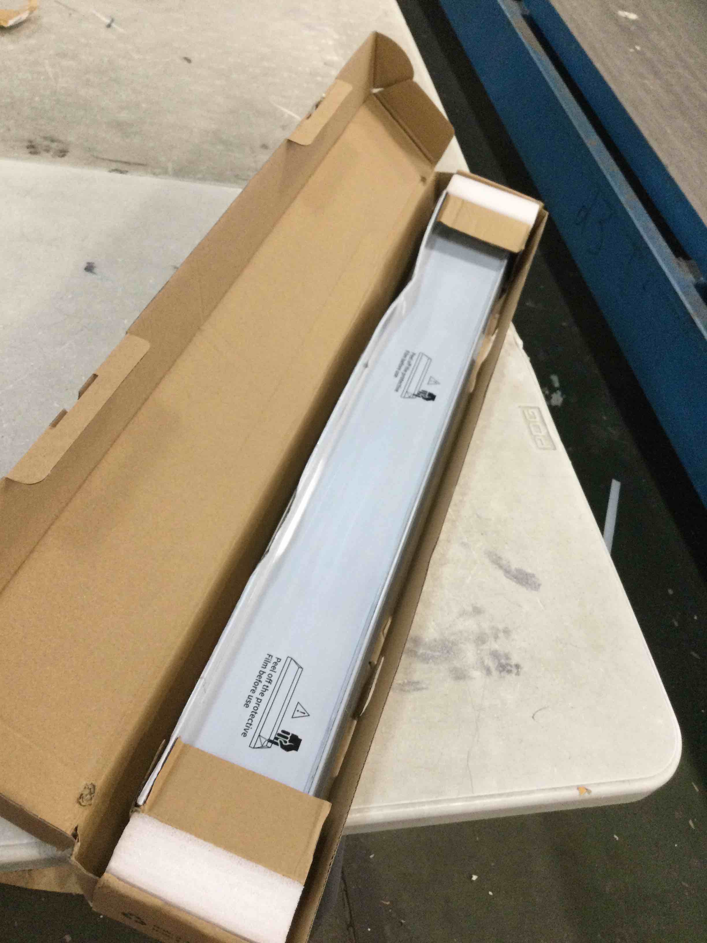 https://s3.amazonaws.com/lotting-images-prod/bidfta/RED6228886_1713972316219.jpeg