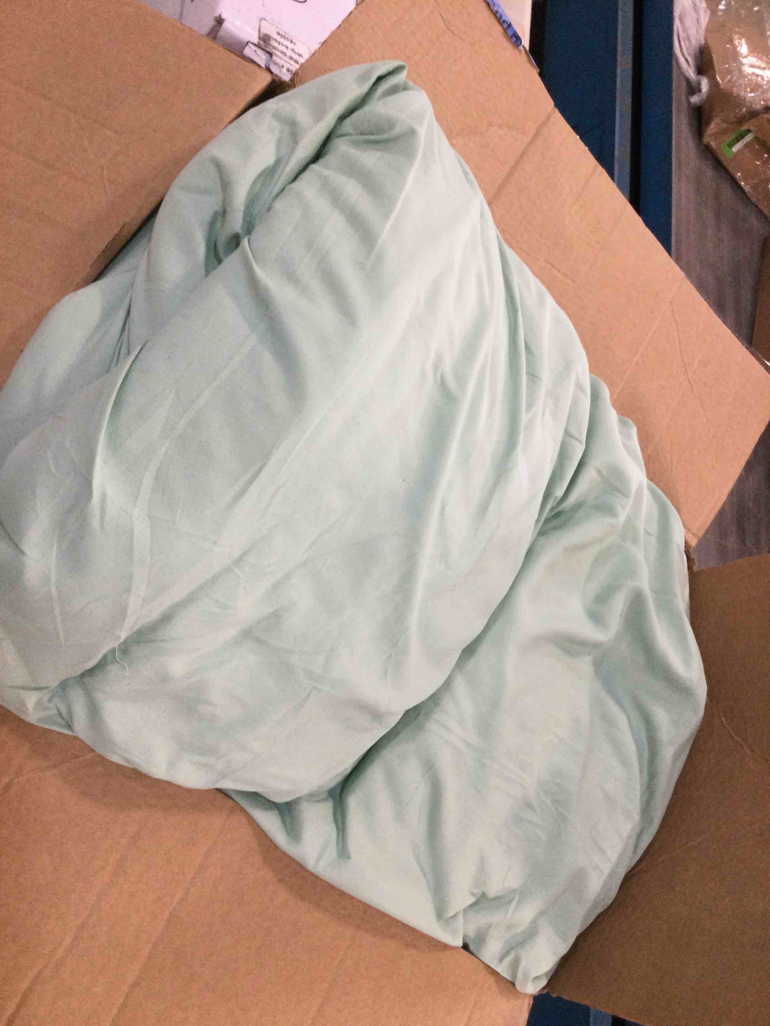 https://s3.amazonaws.com/lotting-images-prod/bidfta/RED6228987_1713987266726.jpeg