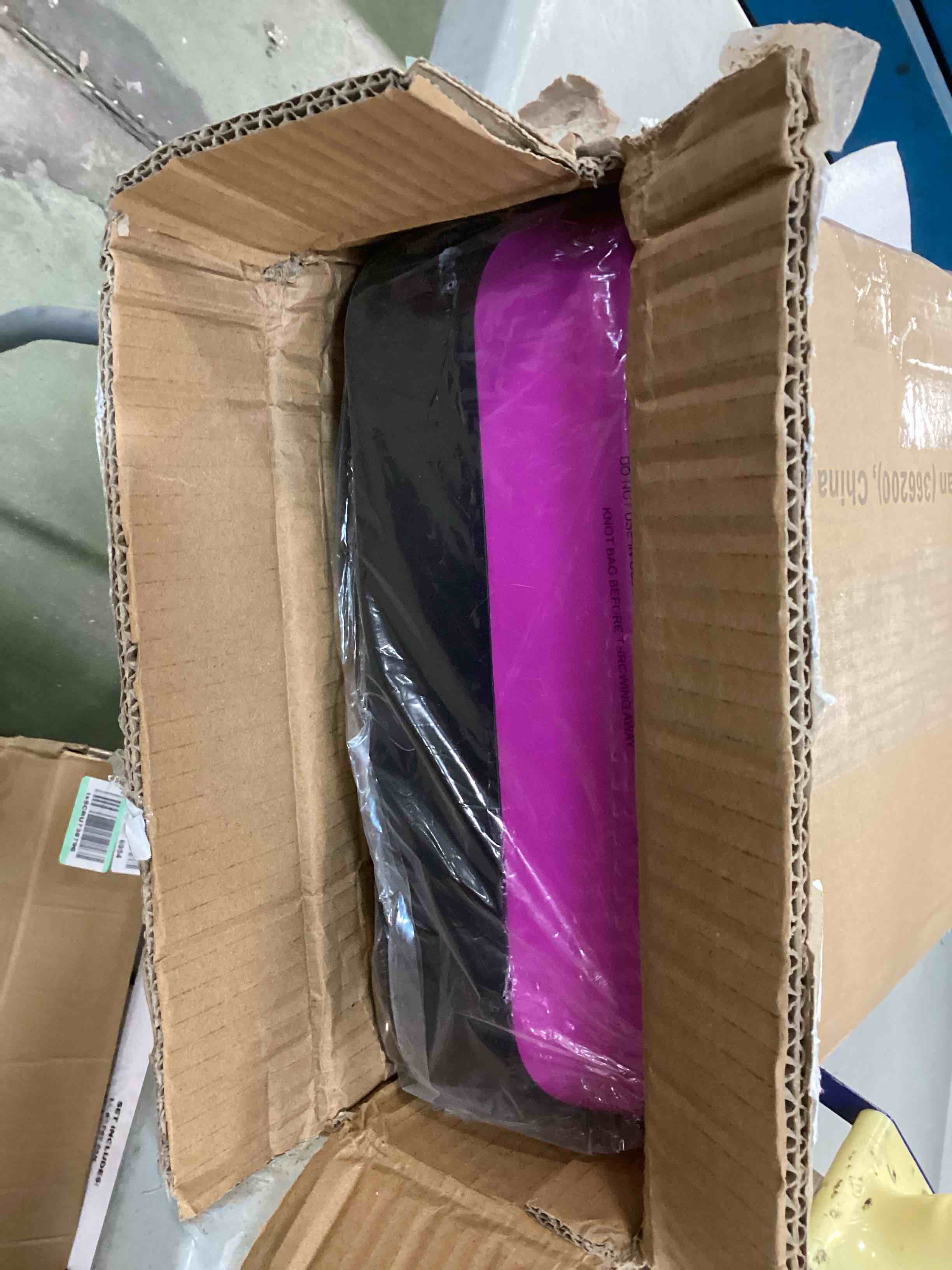 https://s3.amazonaws.com/lotting-images-prod/bidfta/RED6229007_1714043864768.jpeg