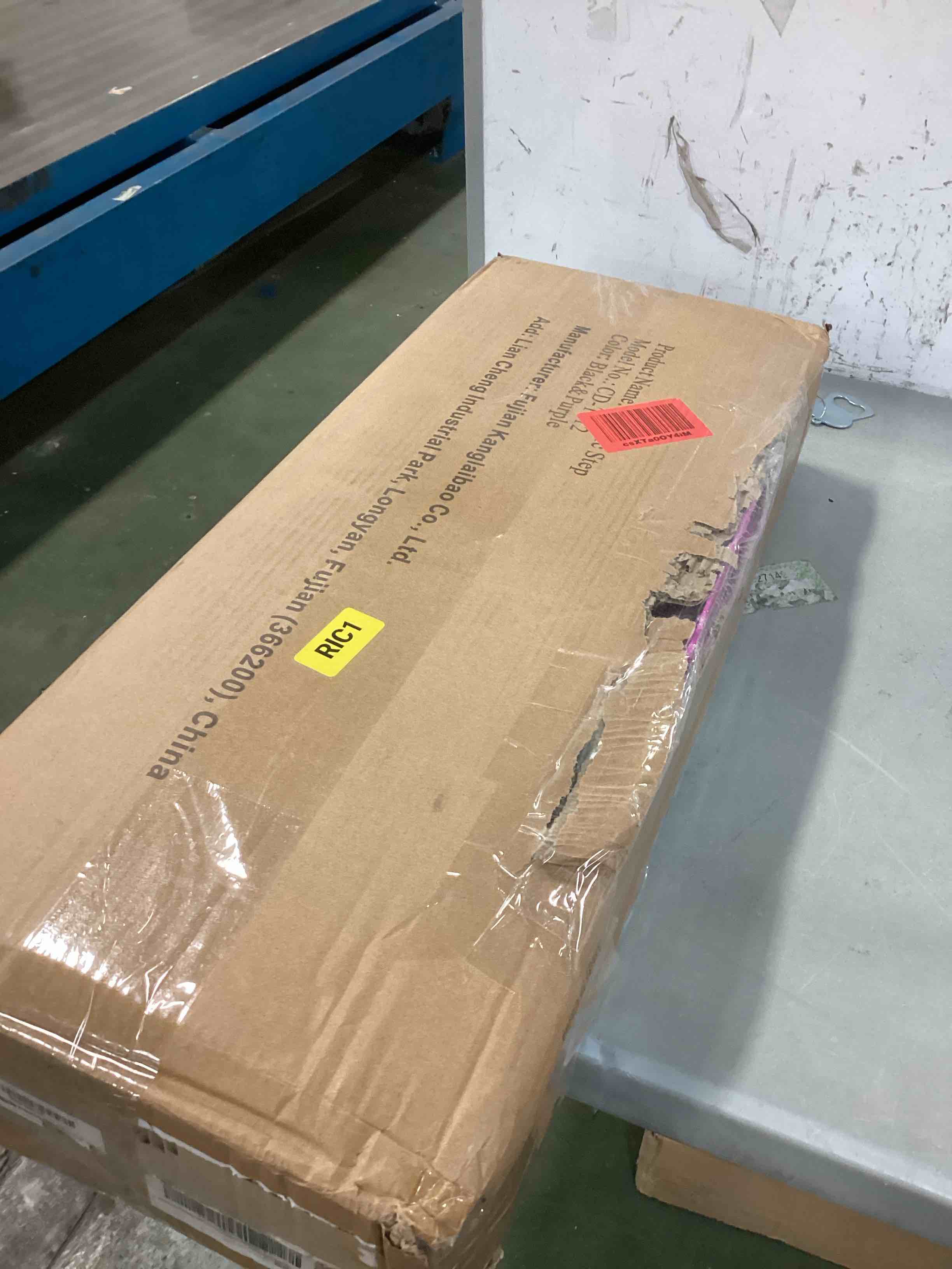 https://s3.amazonaws.com/lotting-images-prod/bidfta/RED6229007_1714043893534.jpeg