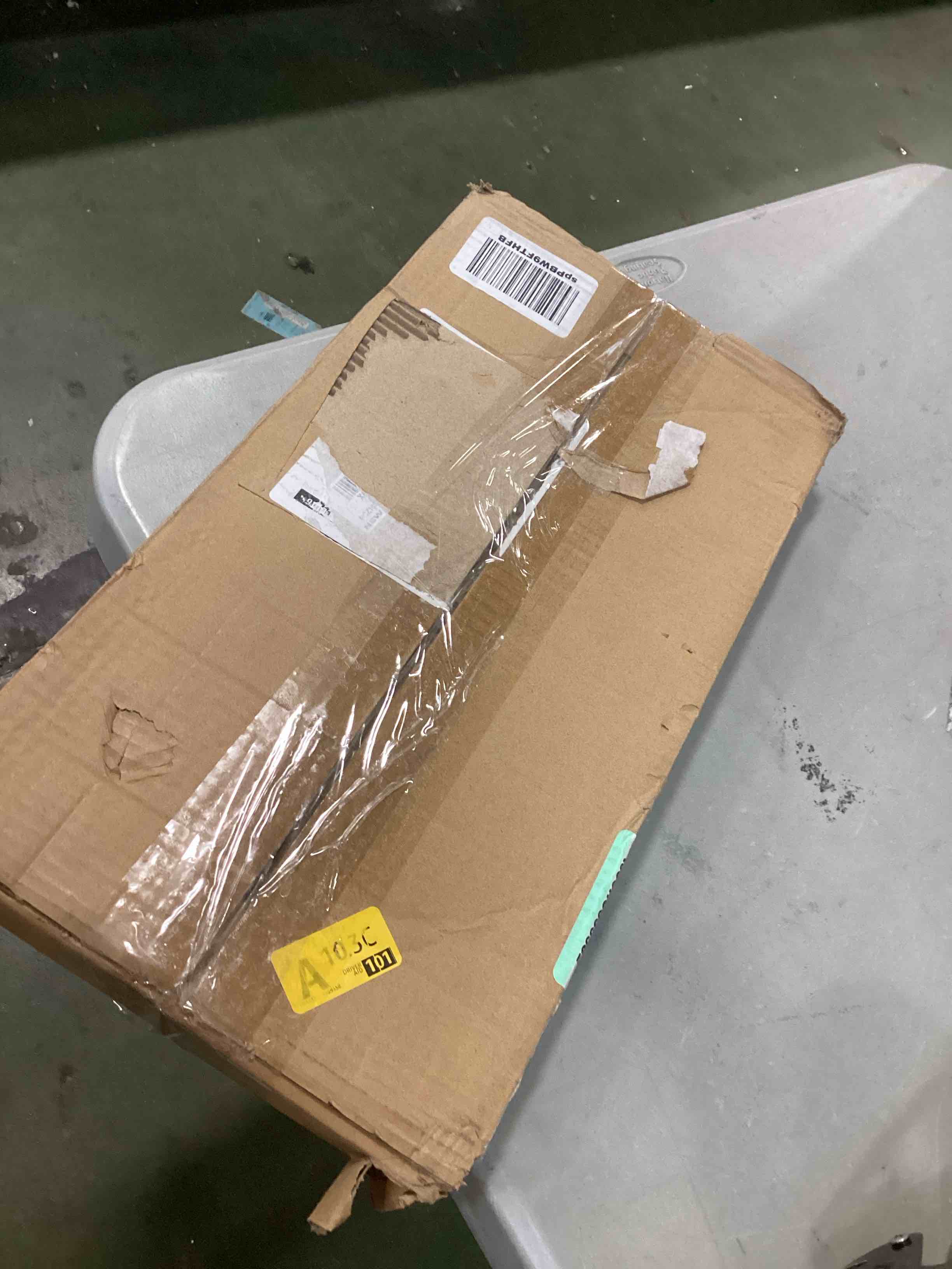https://s3.amazonaws.com/lotting-images-prod/bidfta/RED6229012_1714044580639.jpeg
