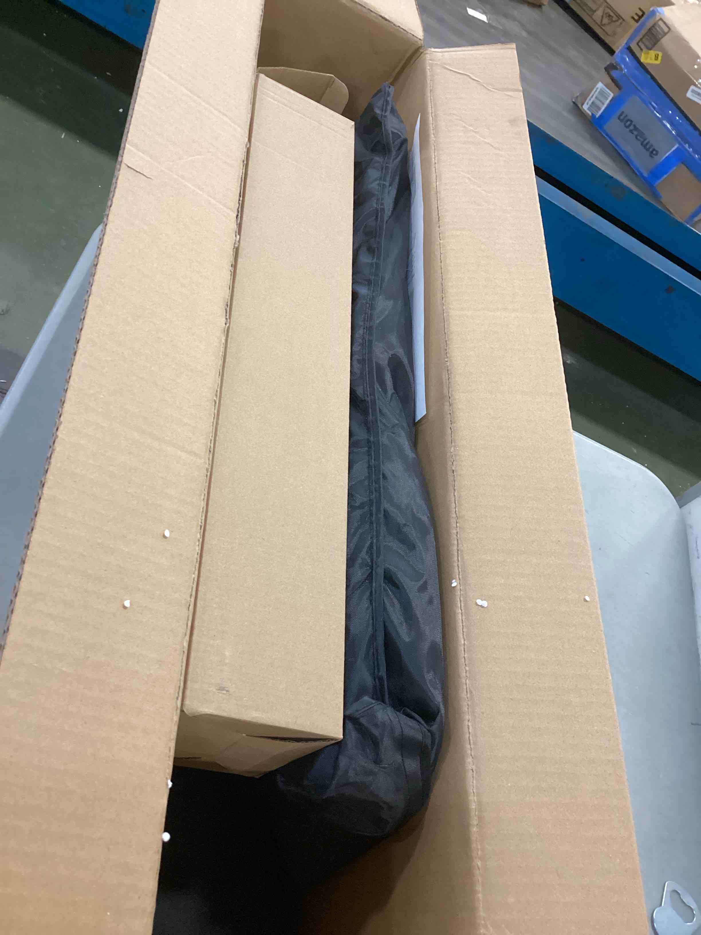 https://s3.amazonaws.com/lotting-images-prod/bidfta/RED6229035_1714046696408.jpeg