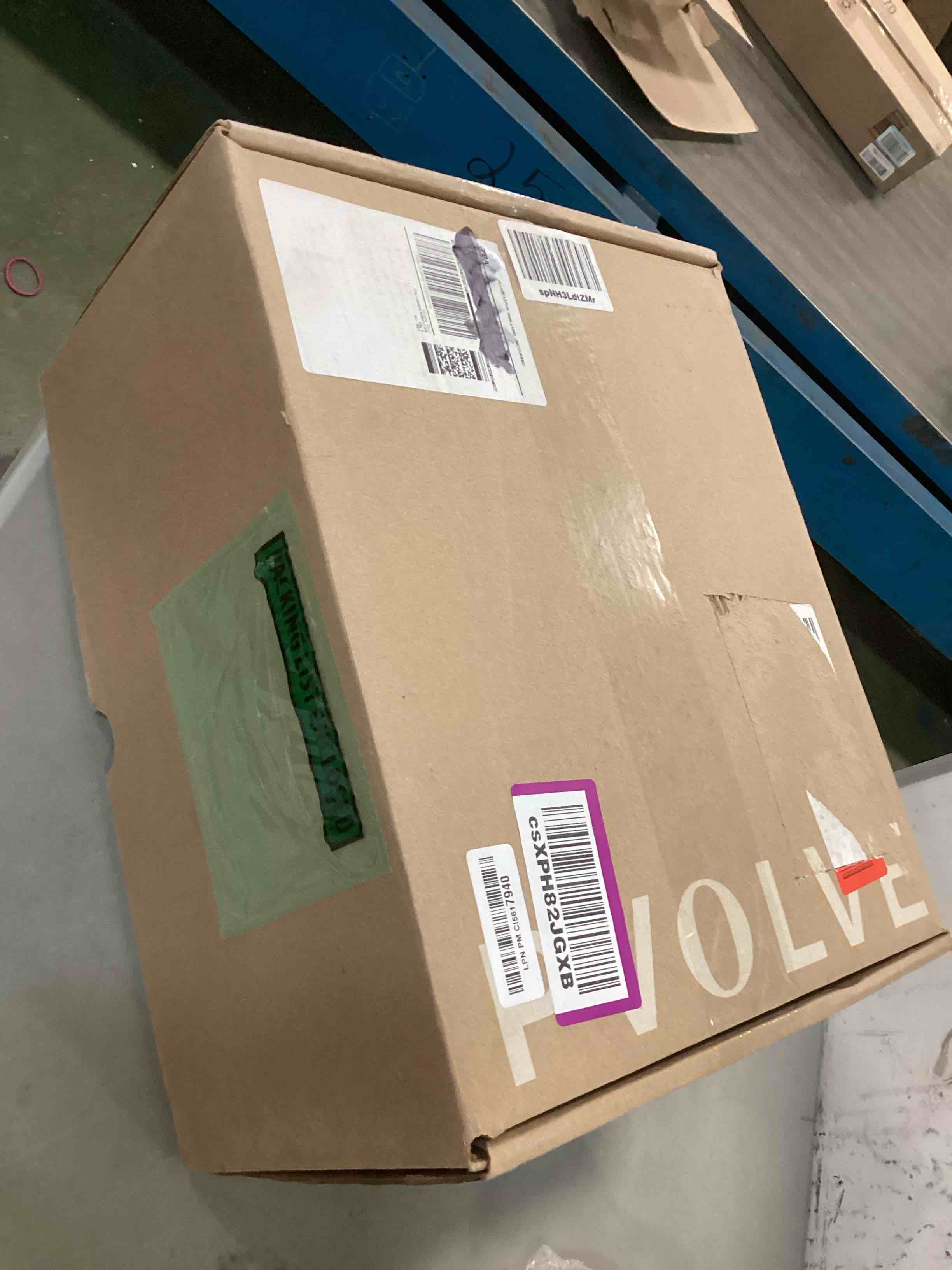 https://s3.amazonaws.com/lotting-images-prod/bidfta/RED6229059_1714049366540.jpeg