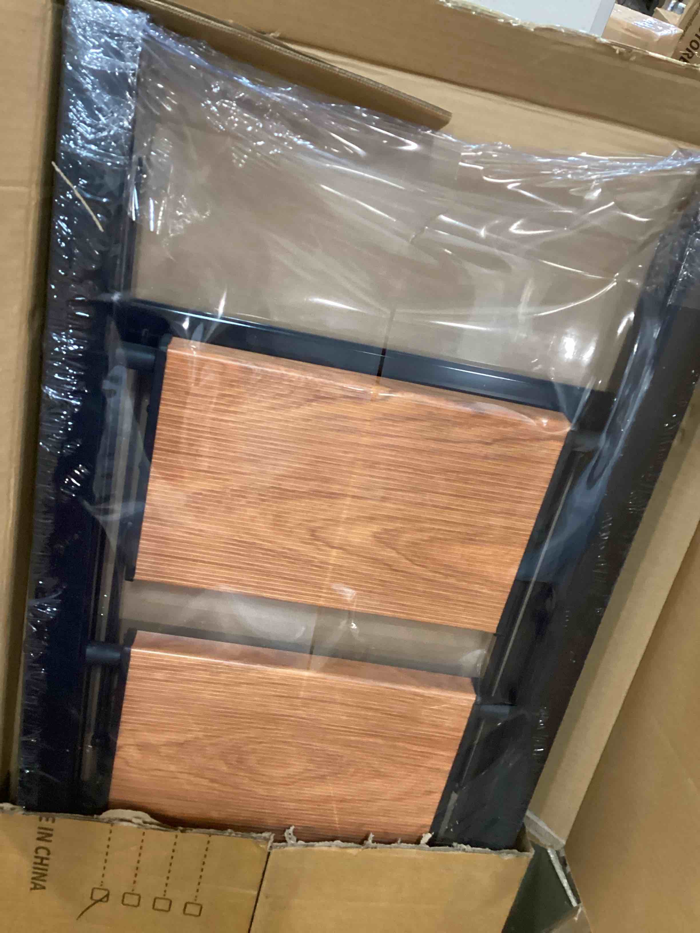 https://s3.amazonaws.com/lotting-images-prod/bidfta/RED6229215_1714071348588.jpeg