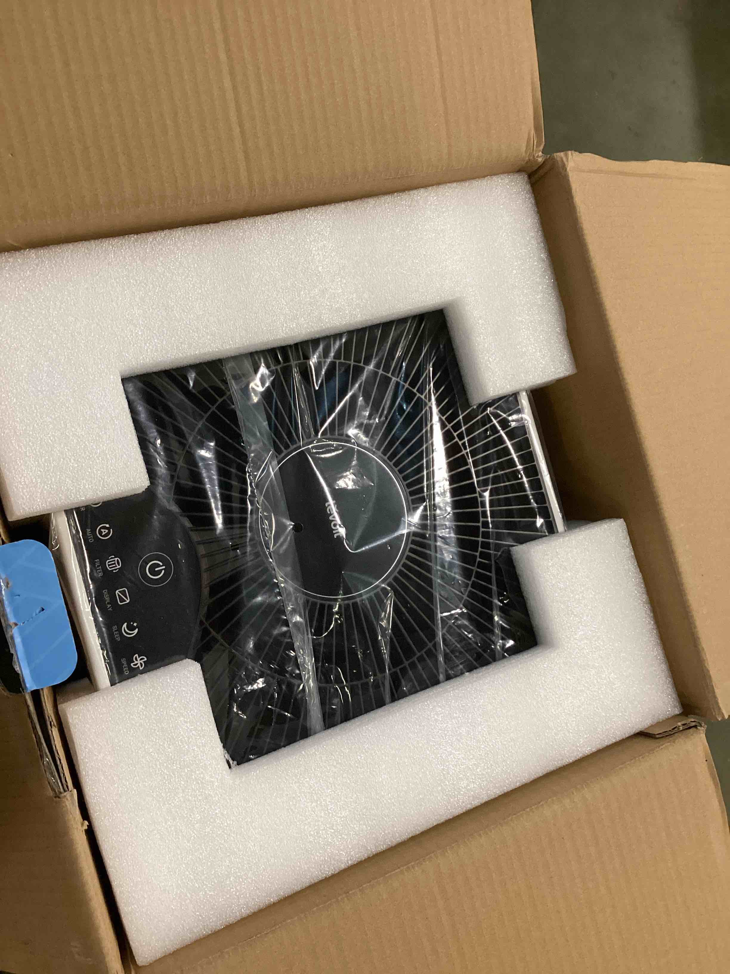 https://s3.amazonaws.com/lotting-images-prod/bidfta/RED6229246_1714130460381.jpeg