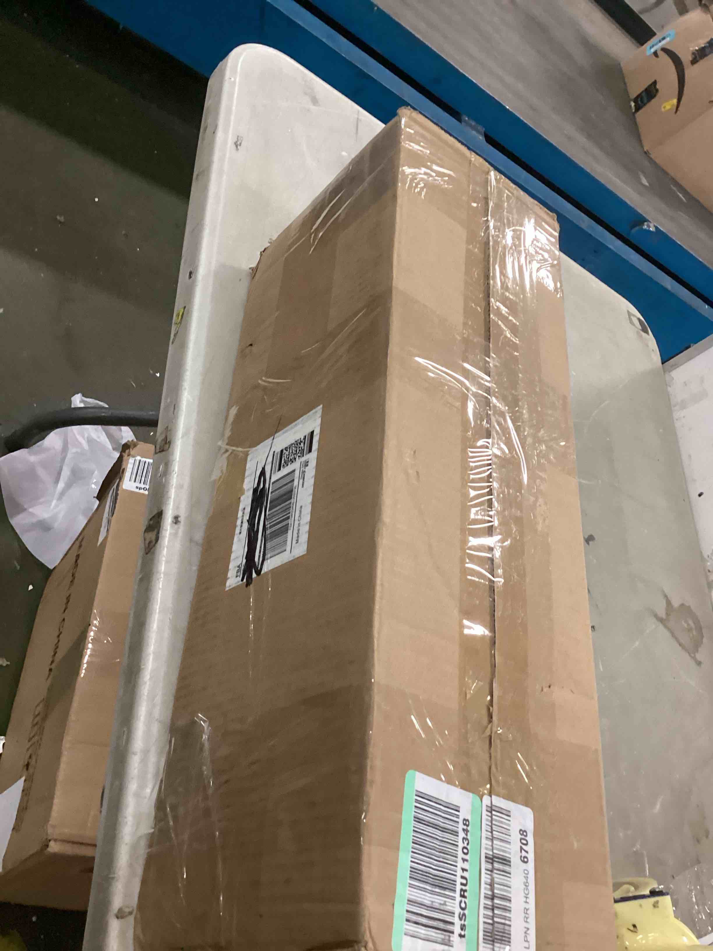 https://s3.amazonaws.com/lotting-images-prod/bidfta/RED6229570_1714225136498.jpeg
