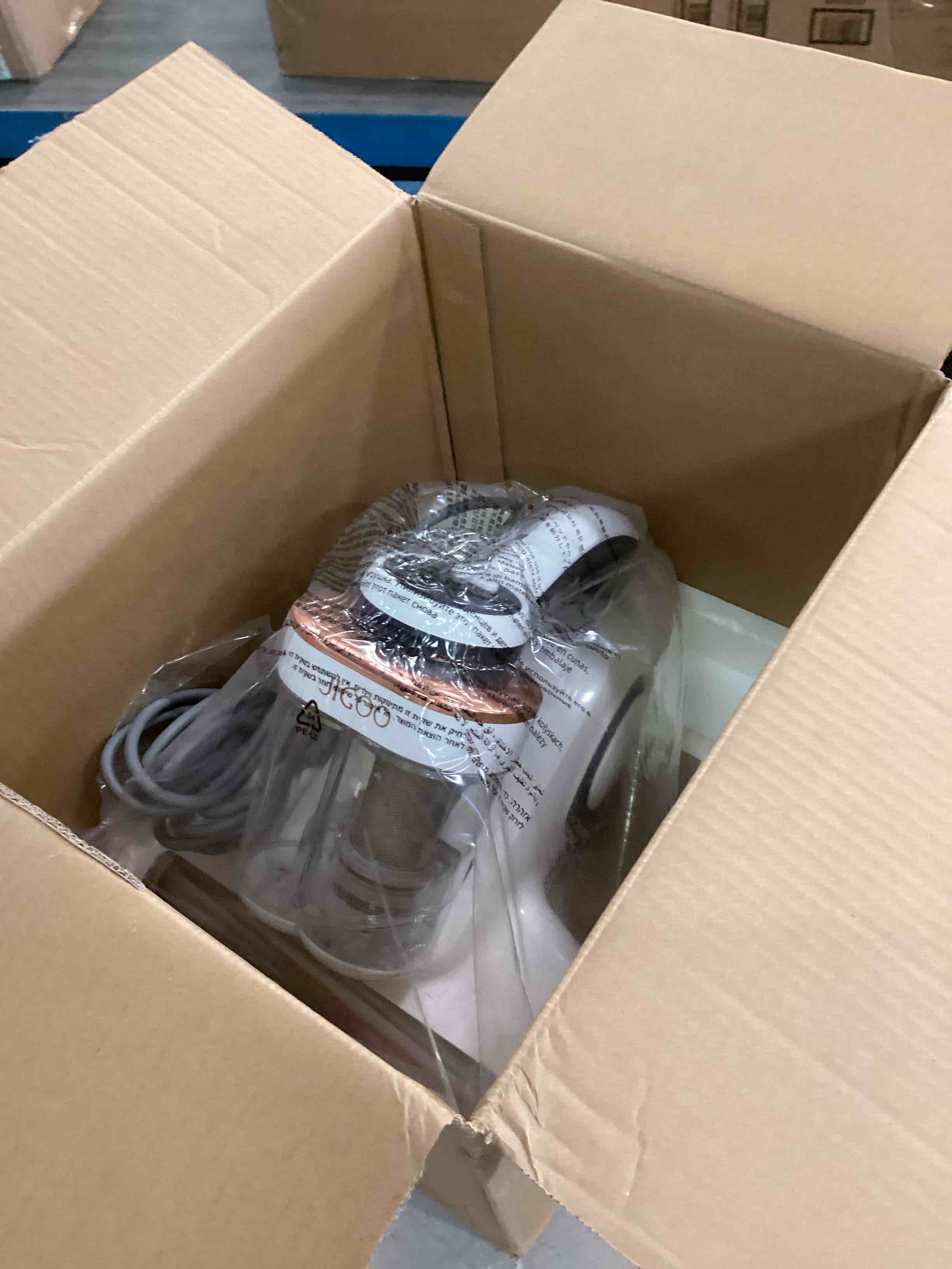https://s3.amazonaws.com/lotting-images-prod/bidfta/RED6229705_1714392554069.jpeg