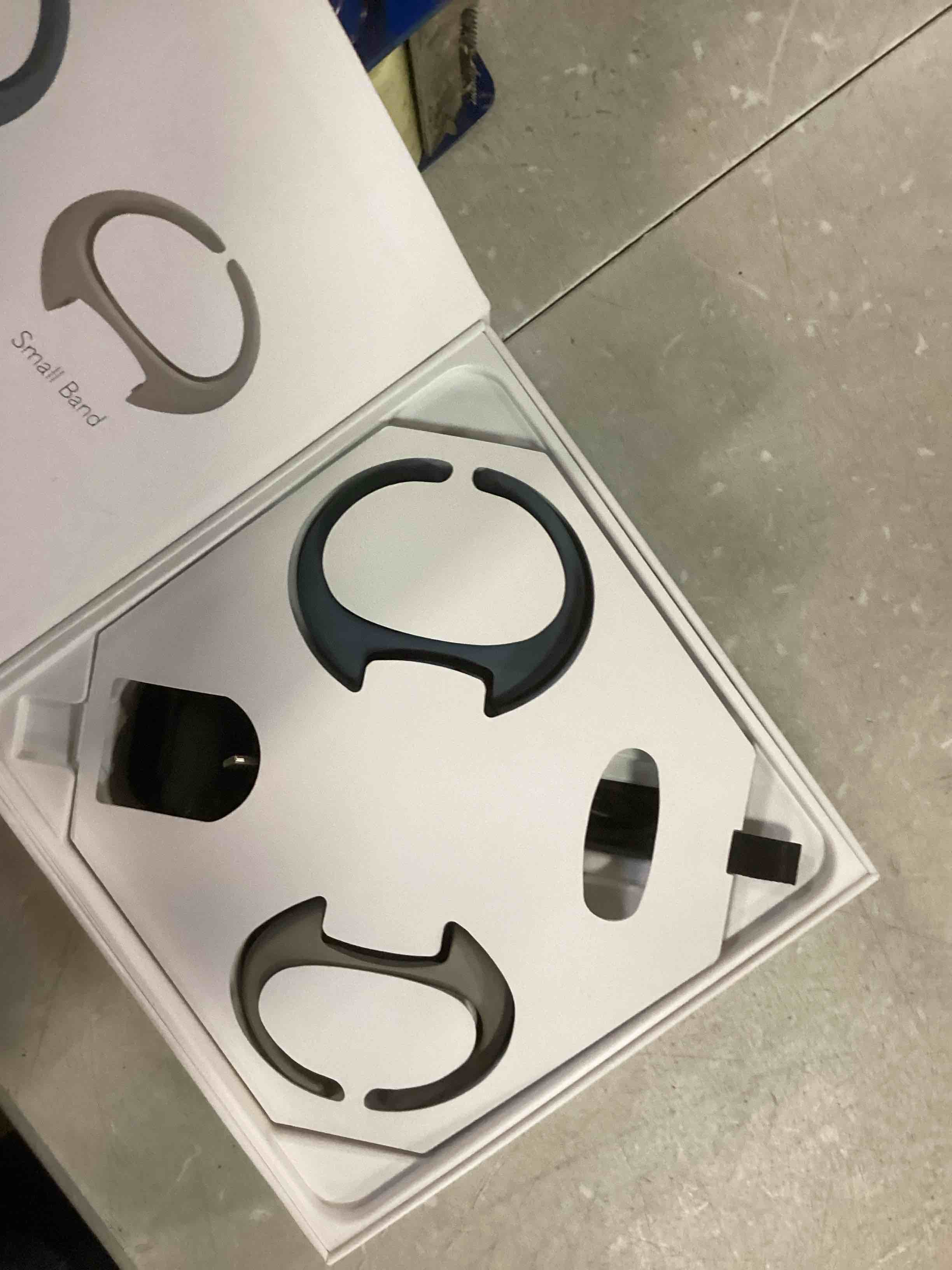 https://s3.amazonaws.com/lotting-images-prod/bidfta/RED6230146_1713961499985.jpeg