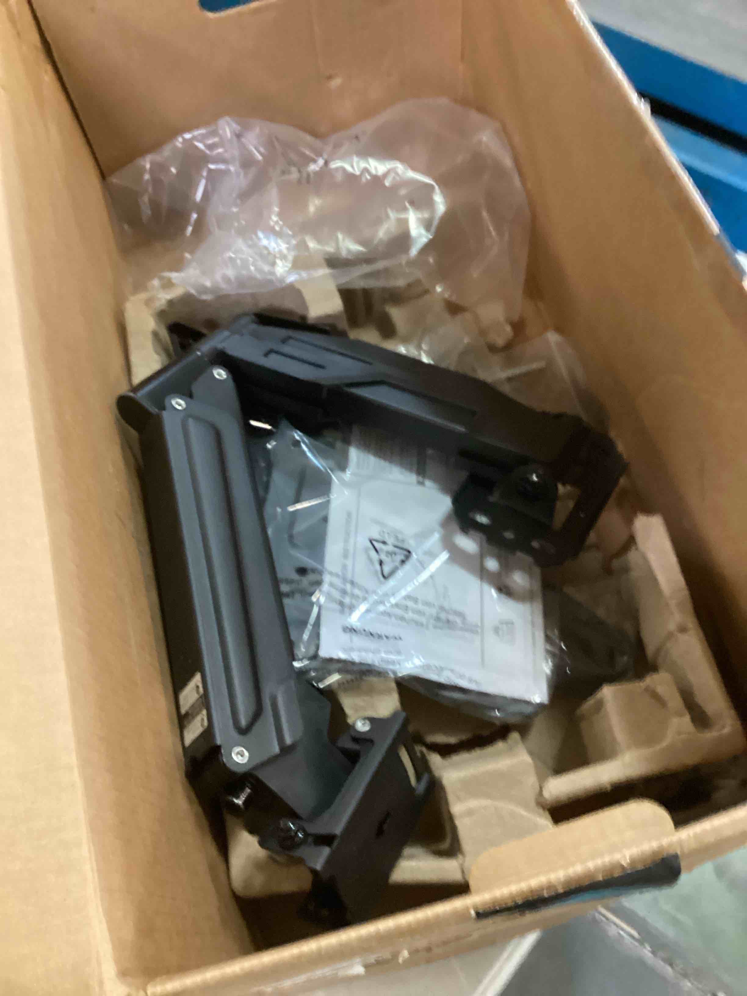 https://s3.amazonaws.com/lotting-images-prod/bidfta/RED6230368_1713989918067.jpeg