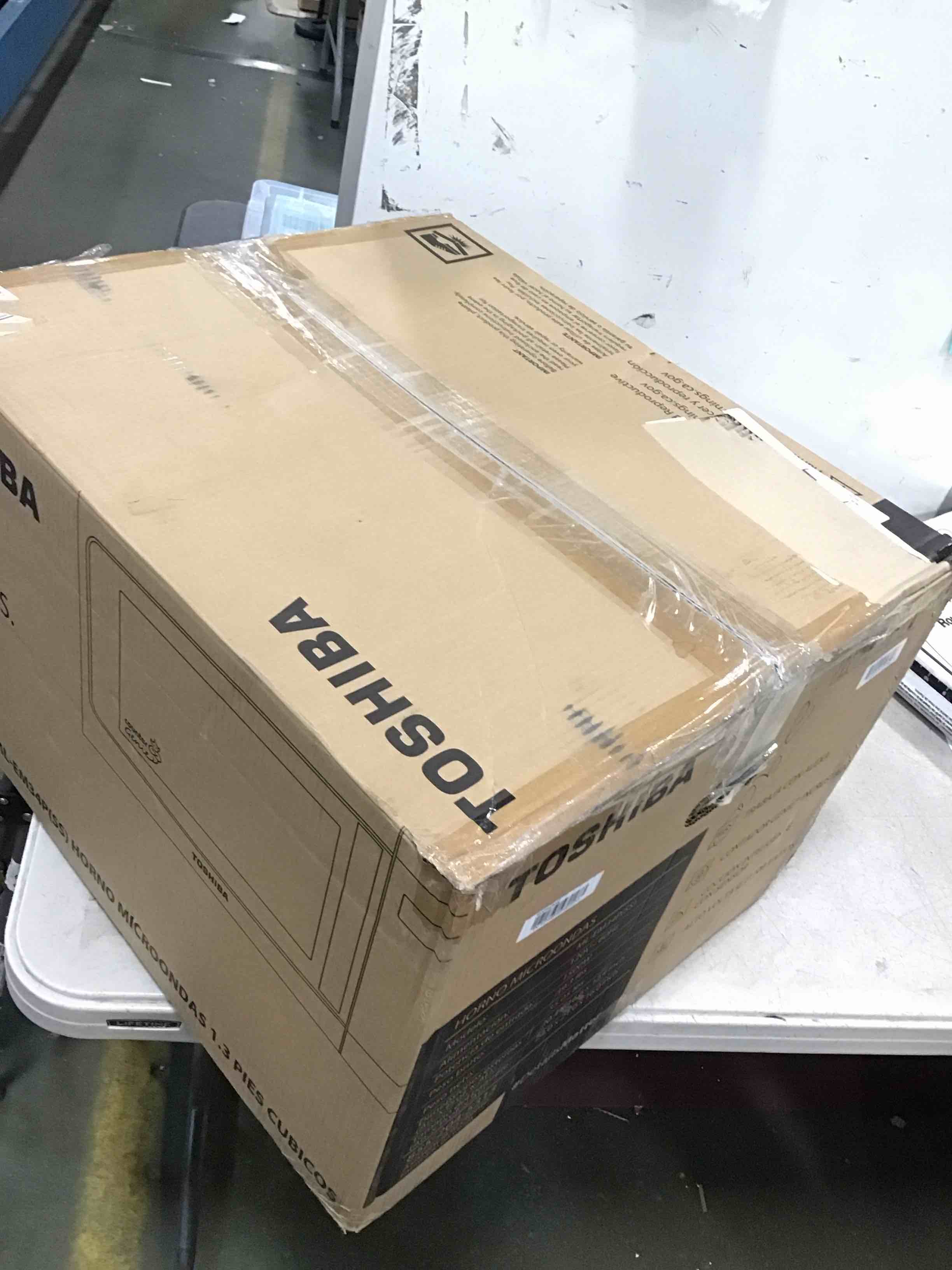 https://s3.amazonaws.com/lotting-images-prod/bidfta/RED6231666_1714421661427.jpeg