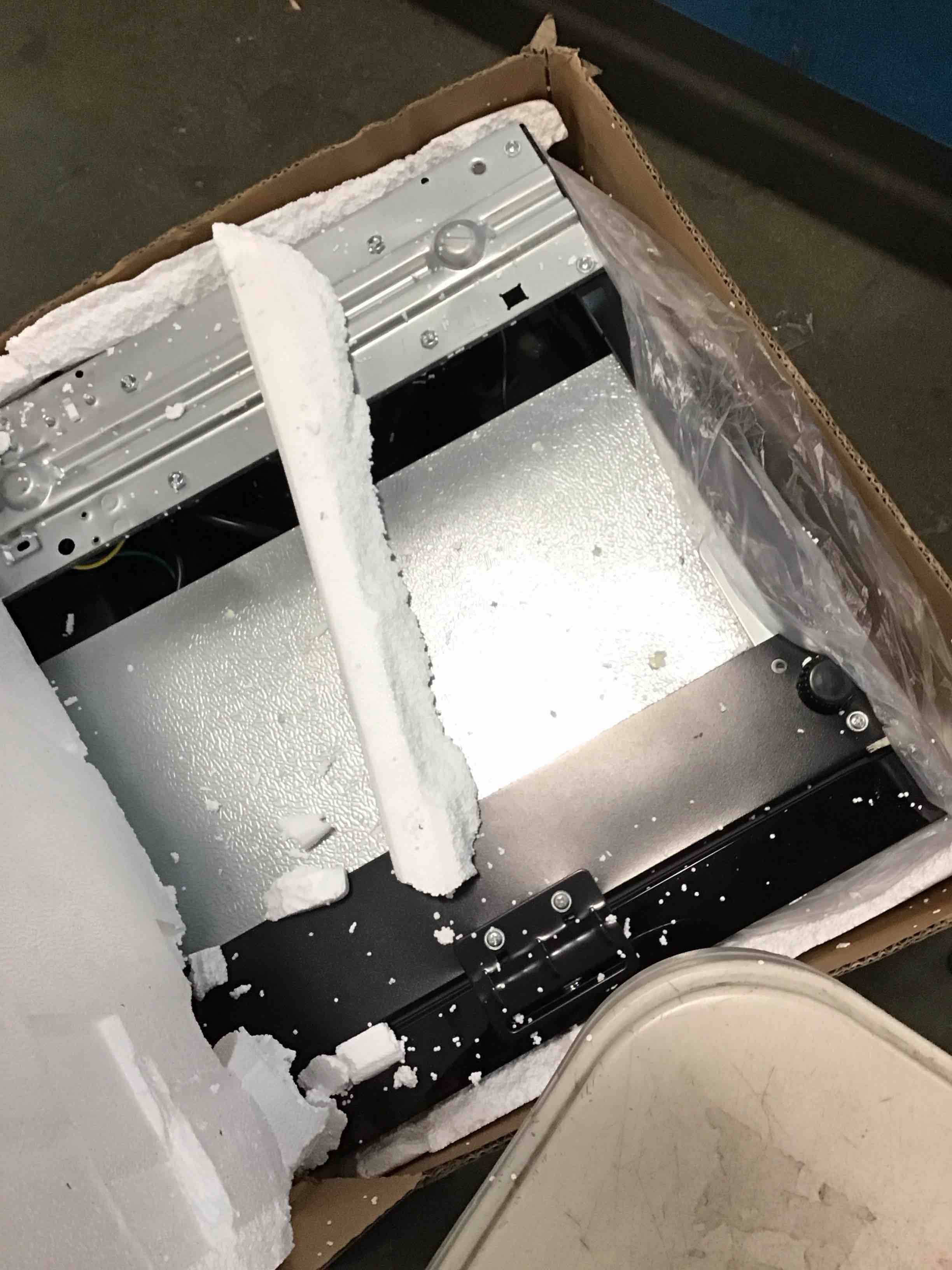 https://s3.amazonaws.com/lotting-images-prod/bidfta/RED6231668_1714421763670.jpeg