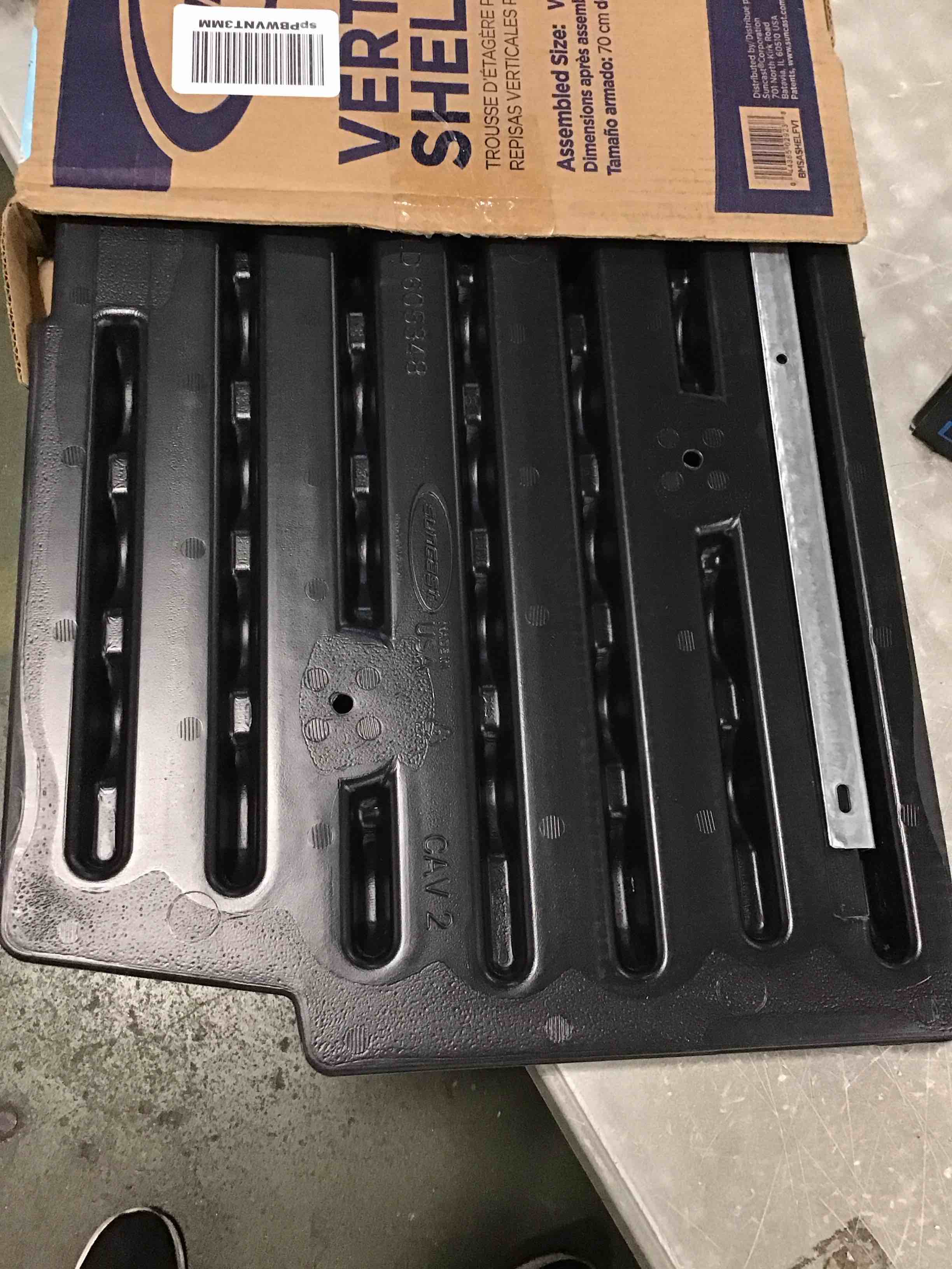 https://s3.amazonaws.com/lotting-images-prod/bidfta/RED6232793_1714740196176.jpeg