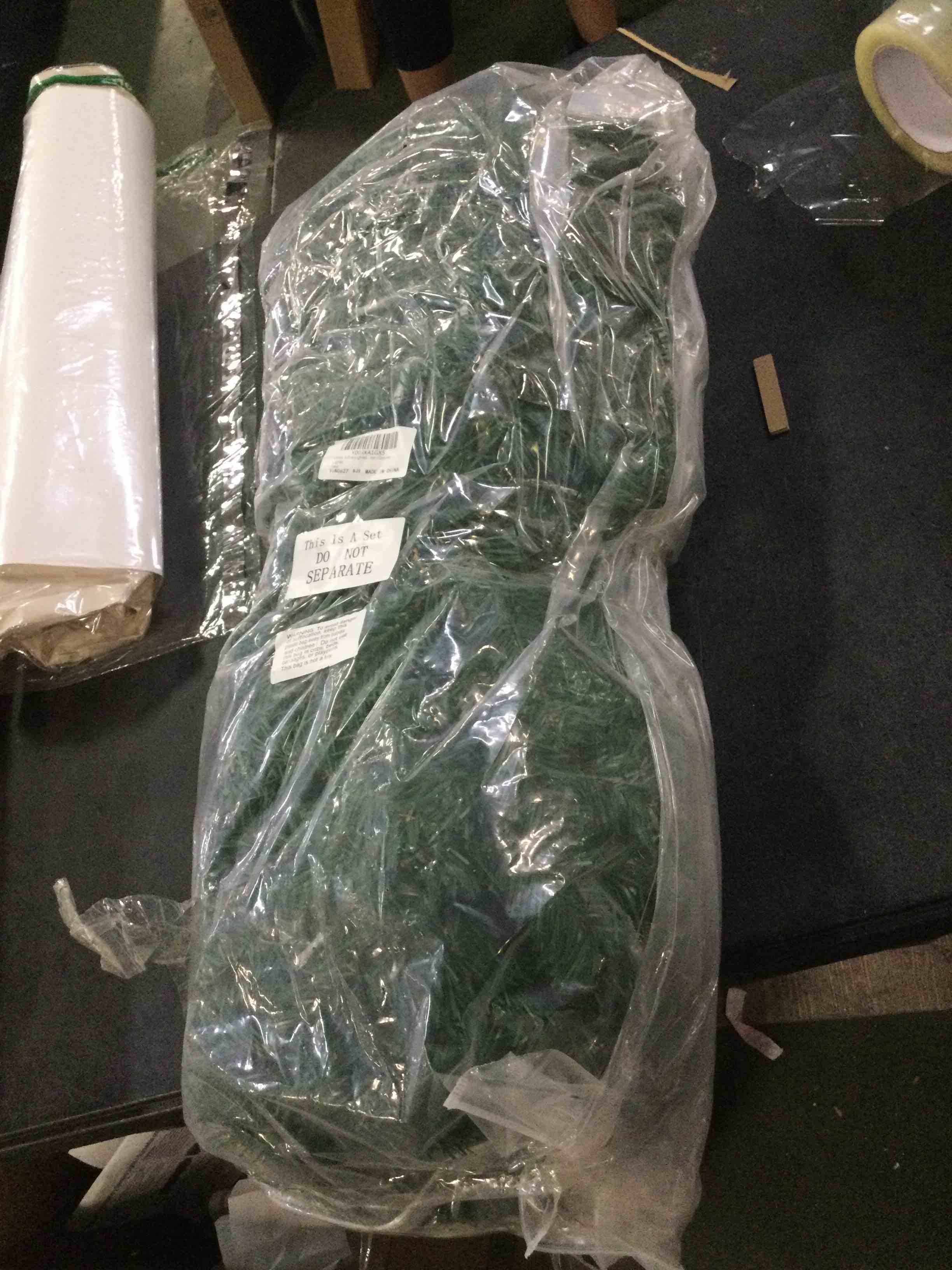 https://s3.amazonaws.com/lotting-images-prod/bidfta/RED6233043_1713544484327.jpeg