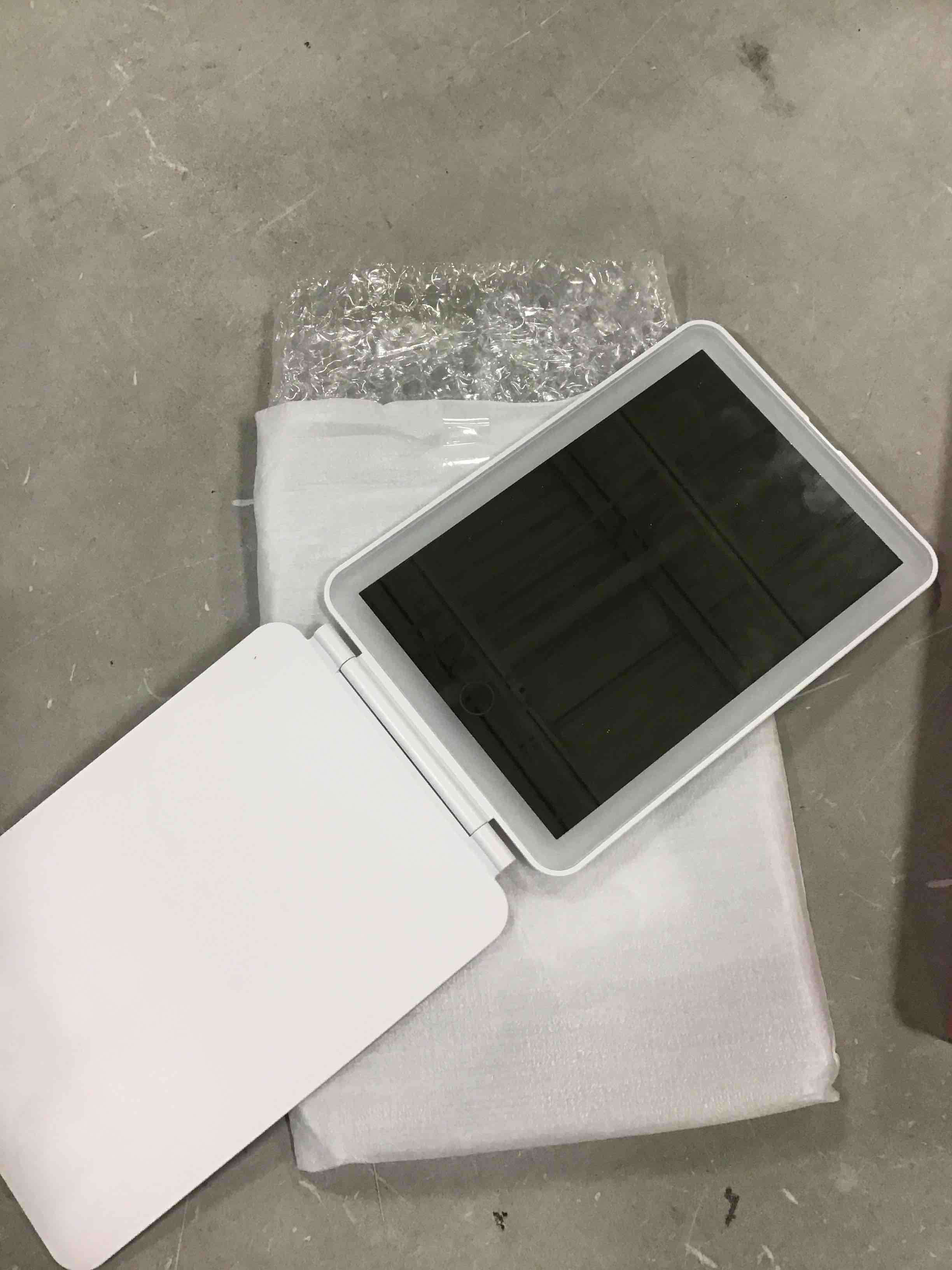https://s3.amazonaws.com/lotting-images-prod/bidfta/RED6233489_1715102891569.jpeg