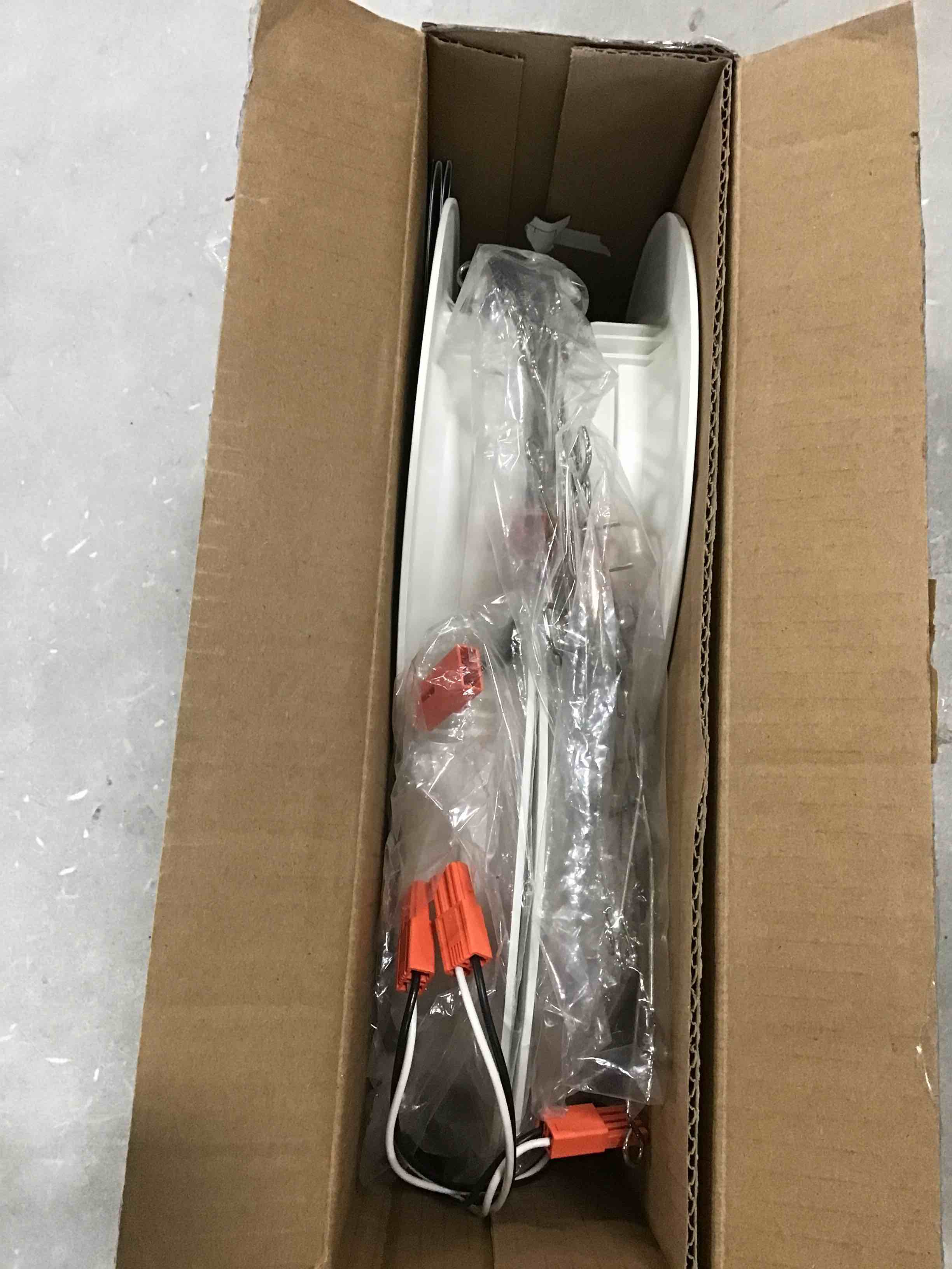 https://s3.amazonaws.com/lotting-images-prod/bidfta/RED6233506_1715106117764.jpeg