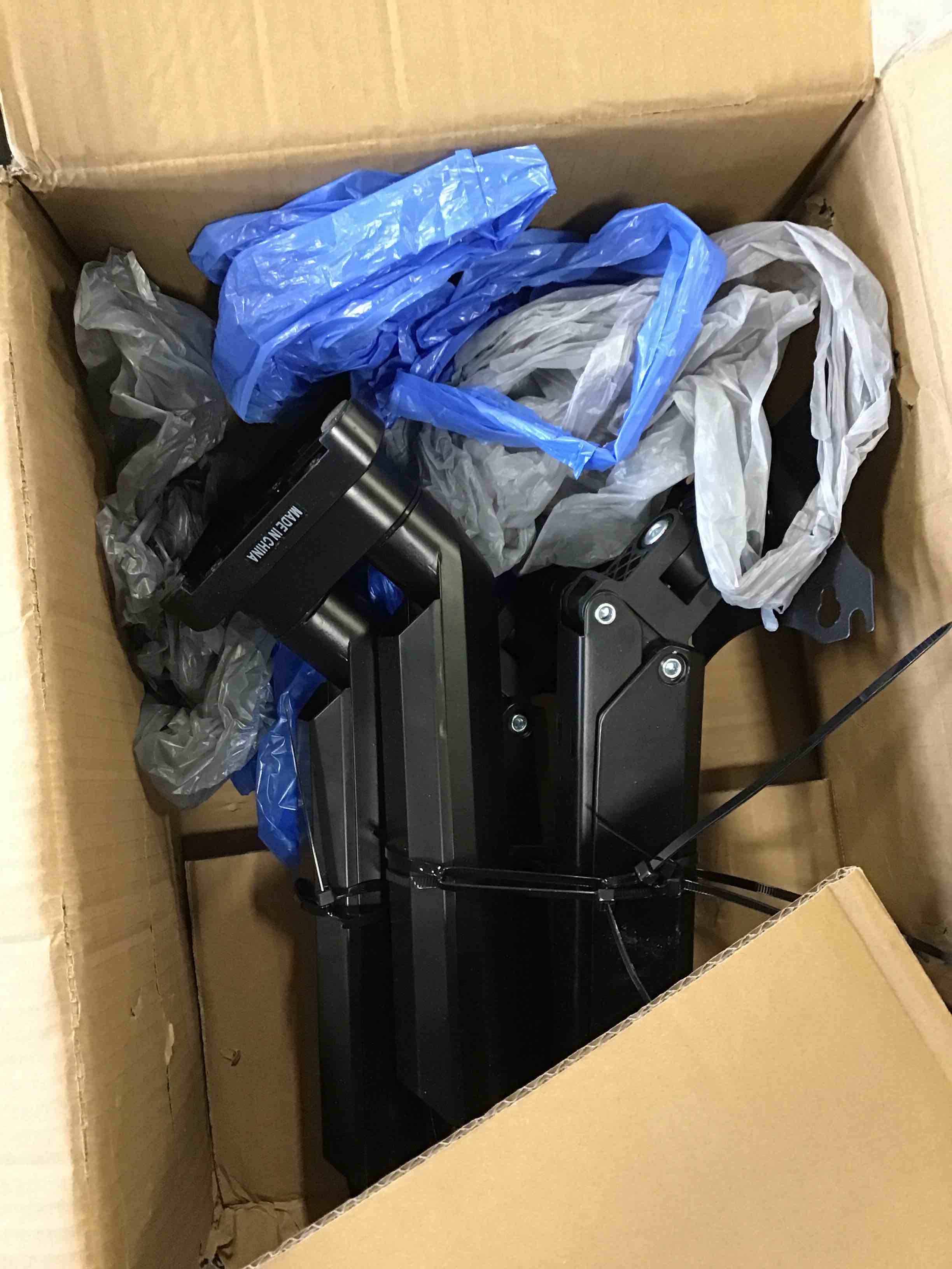 https://s3.amazonaws.com/lotting-images-prod/bidfta/RED6233828_1715258717812.jpeg