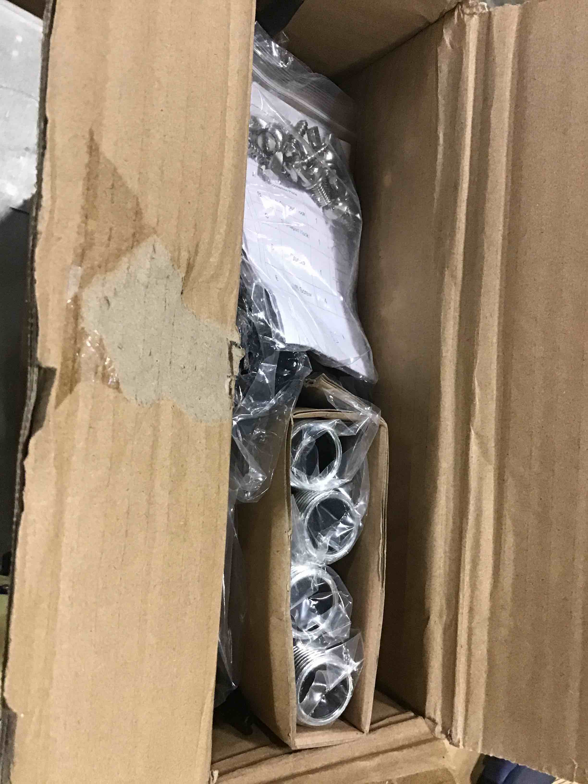 https://s3.amazonaws.com/lotting-images-prod/bidfta/RED6233958_1716033545327.jpeg