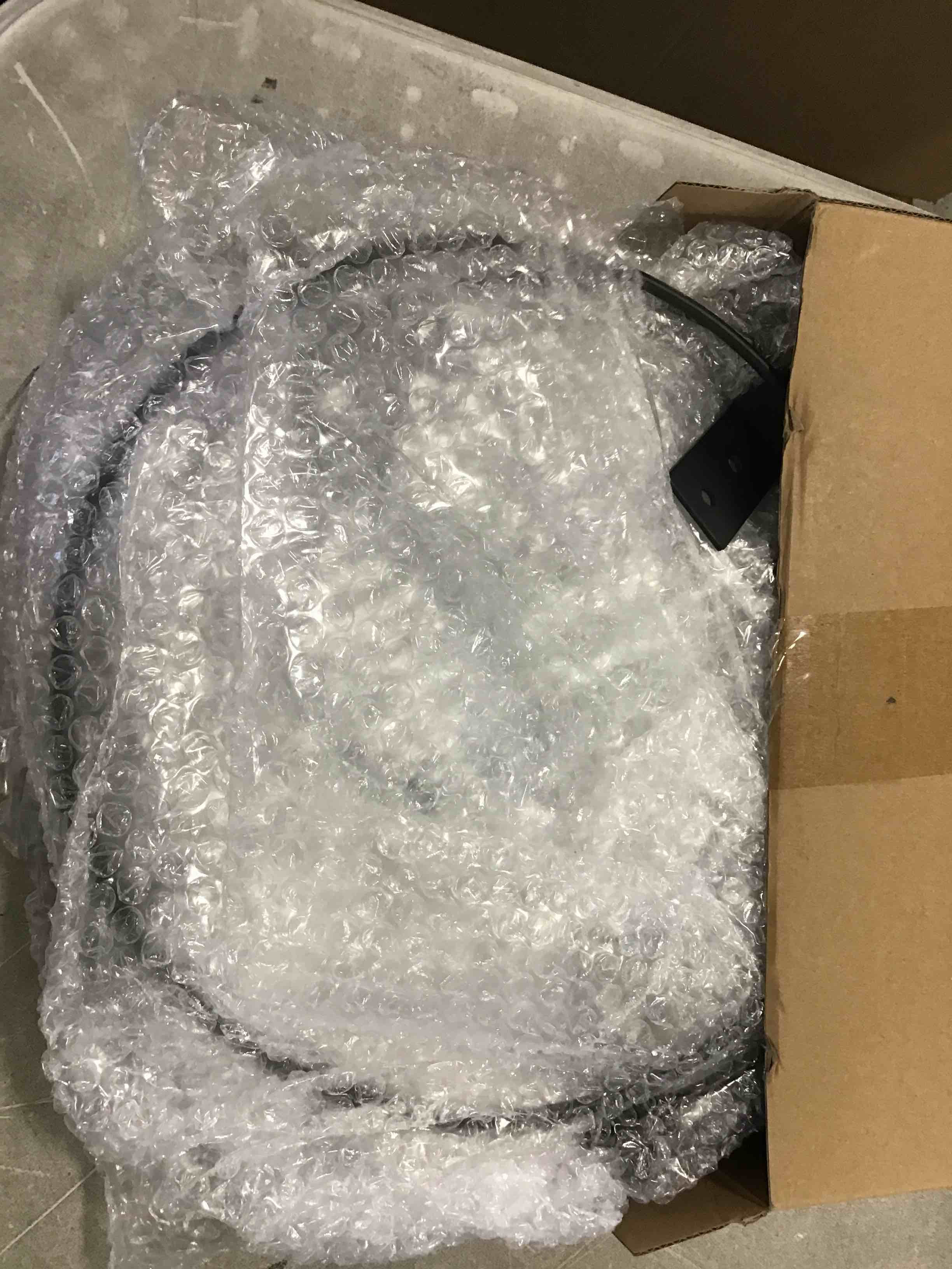 https://s3.amazonaws.com/lotting-images-prod/bidfta/RED6234284_1716301963884.jpeg