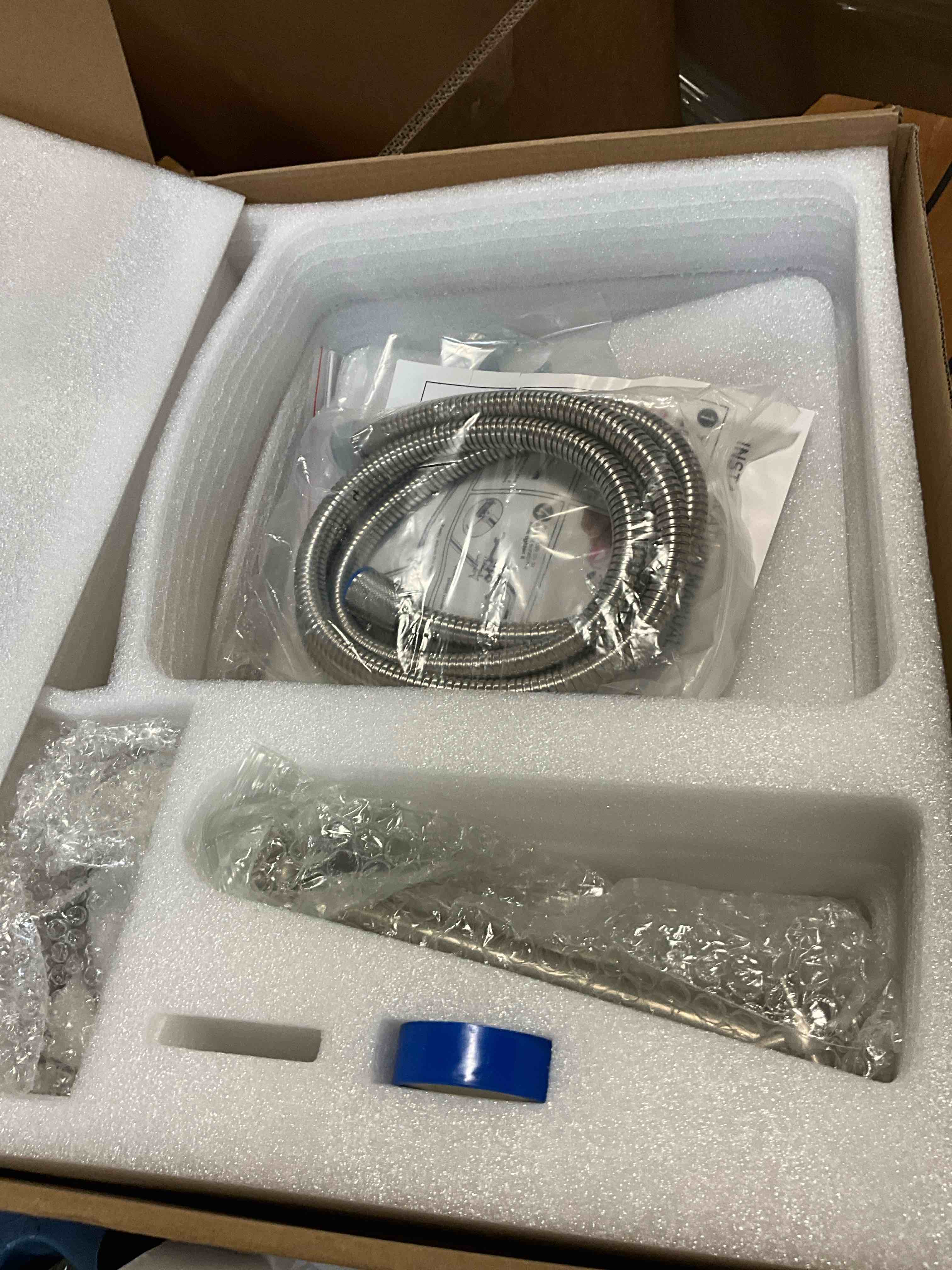 https://s3.amazonaws.com/lotting-images-prod/bidfta/RED6234975_1713884496476.jpeg
