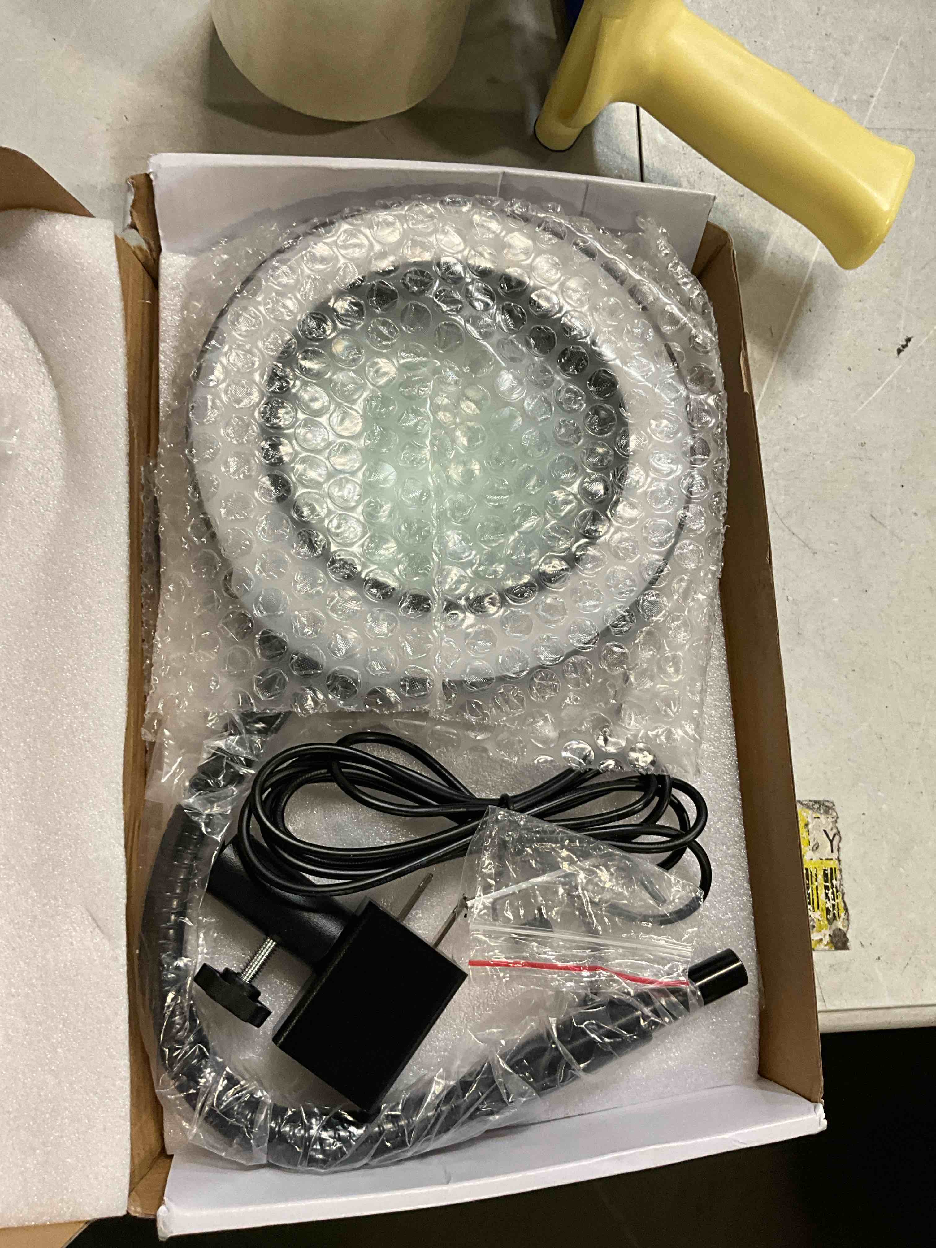 https://s3.amazonaws.com/lotting-images-prod/bidfta/RED6235193_1714137673390.jpeg
