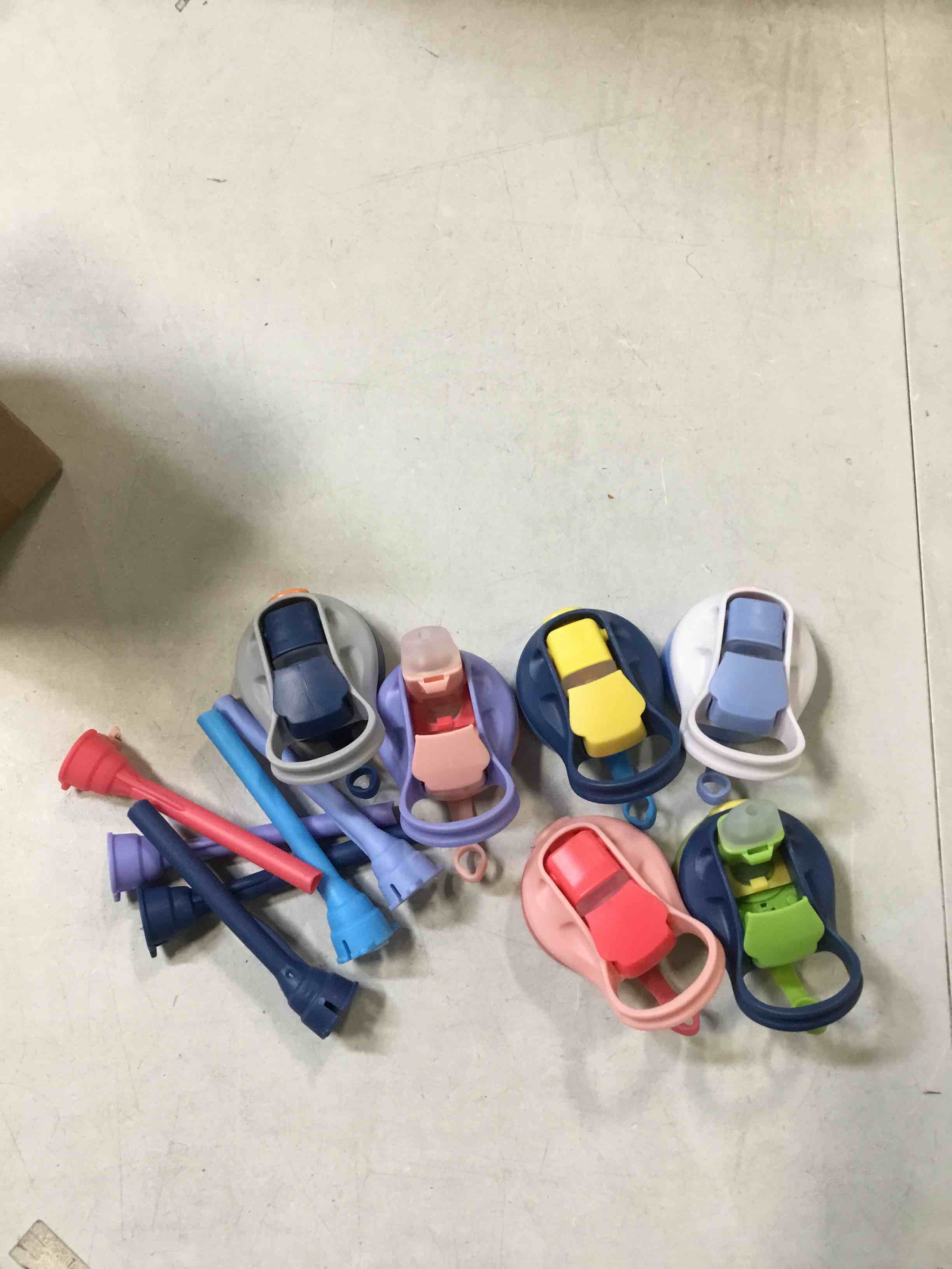 https://s3.amazonaws.com/lotting-images-prod/bidfta/RED6235263_1714402661042.jpeg