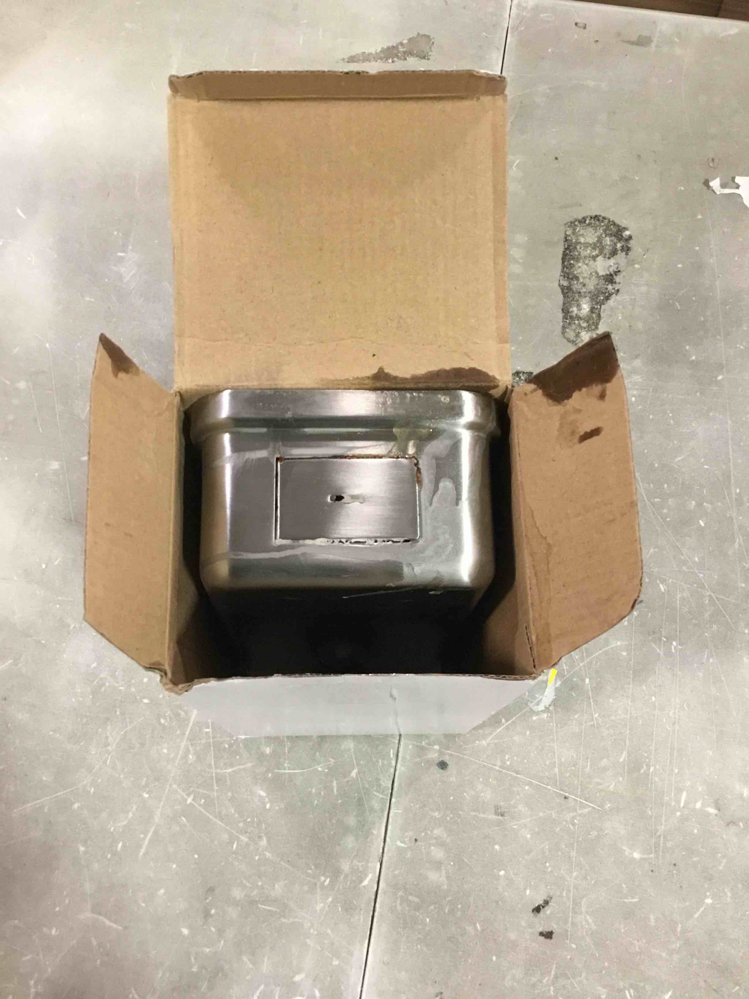 https://s3.amazonaws.com/lotting-images-prod/bidfta/RED6235537_1714592087529.jpeg