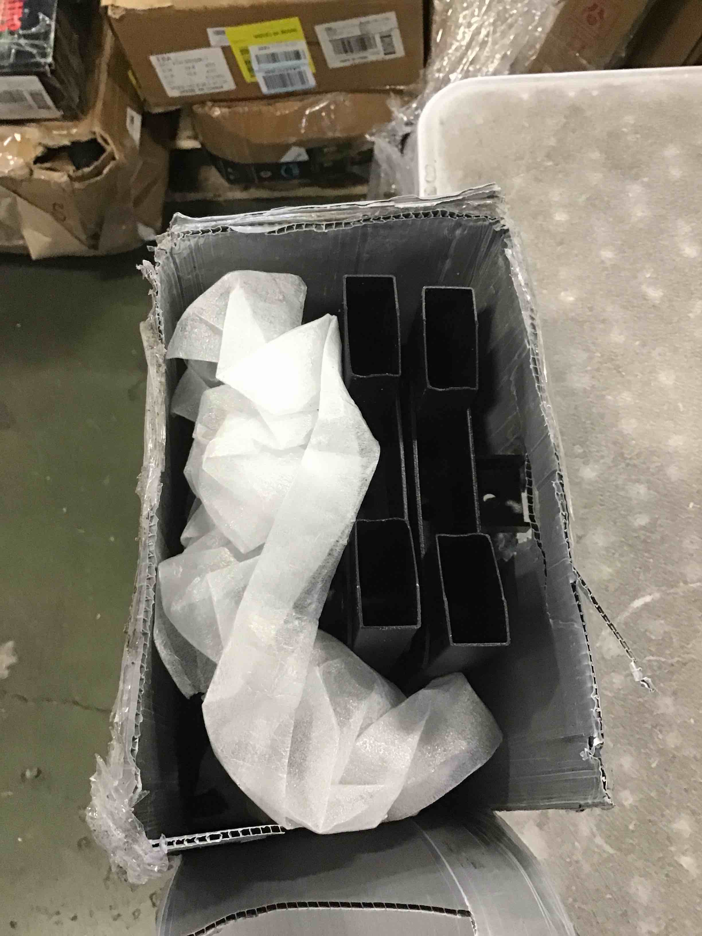 https://s3.amazonaws.com/lotting-images-prod/bidfta/RED6236584_1714066451863.jpeg