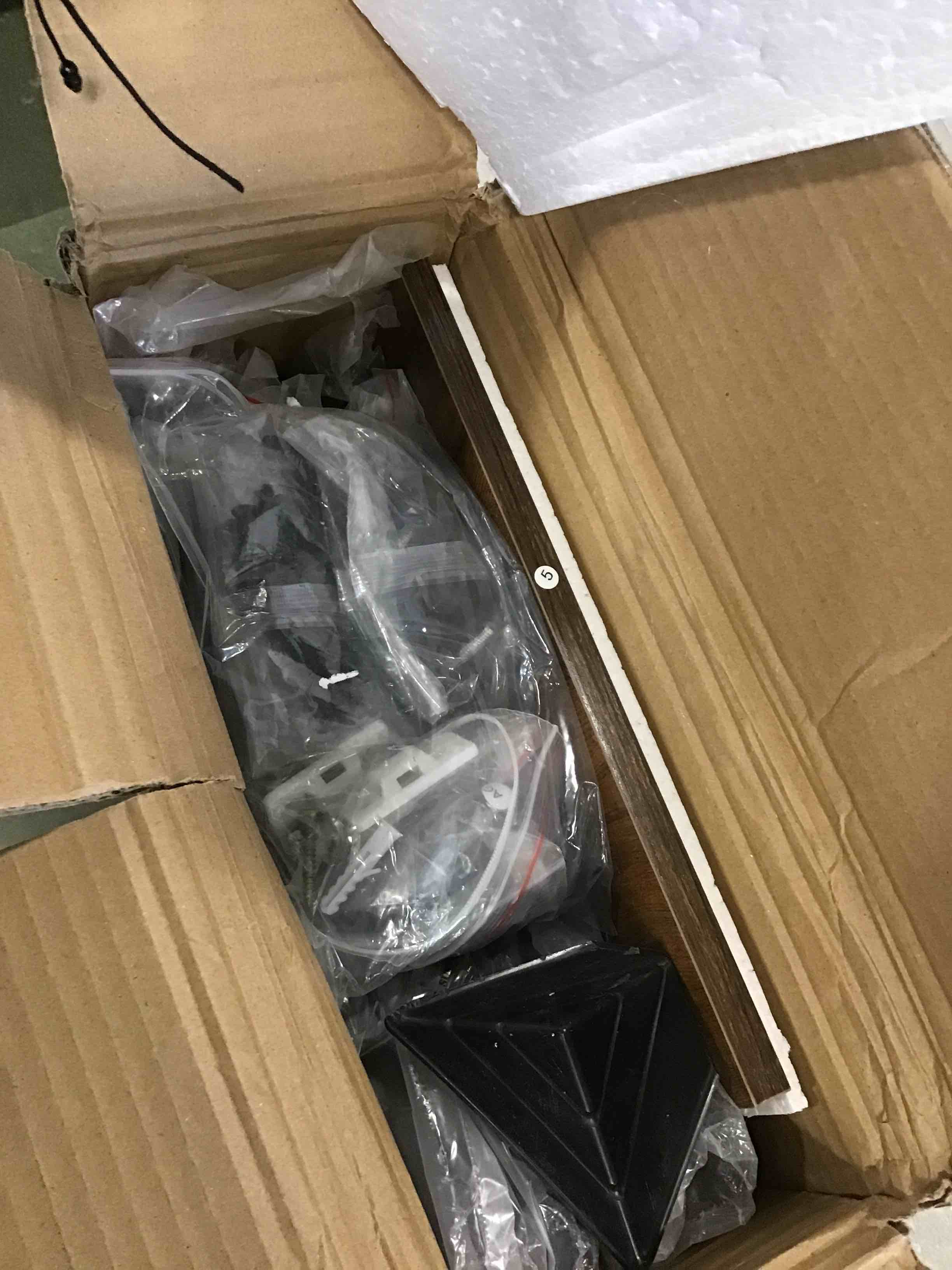 https://s3.amazonaws.com/lotting-images-prod/bidfta/RED6236735_1714137942953.jpeg