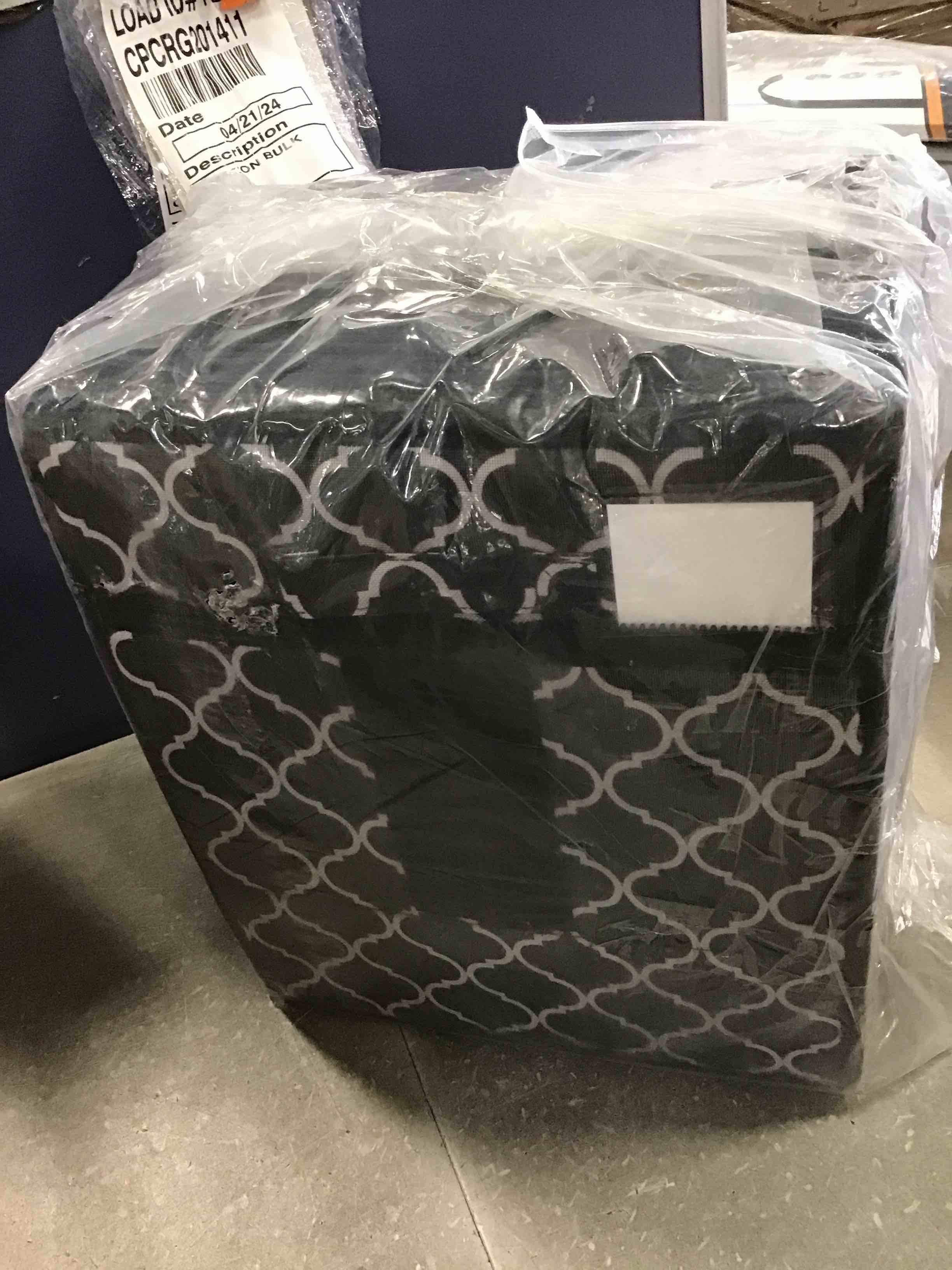 https://s3.amazonaws.com/lotting-images-prod/bidfta/RED6236916_1714149403380.jpeg