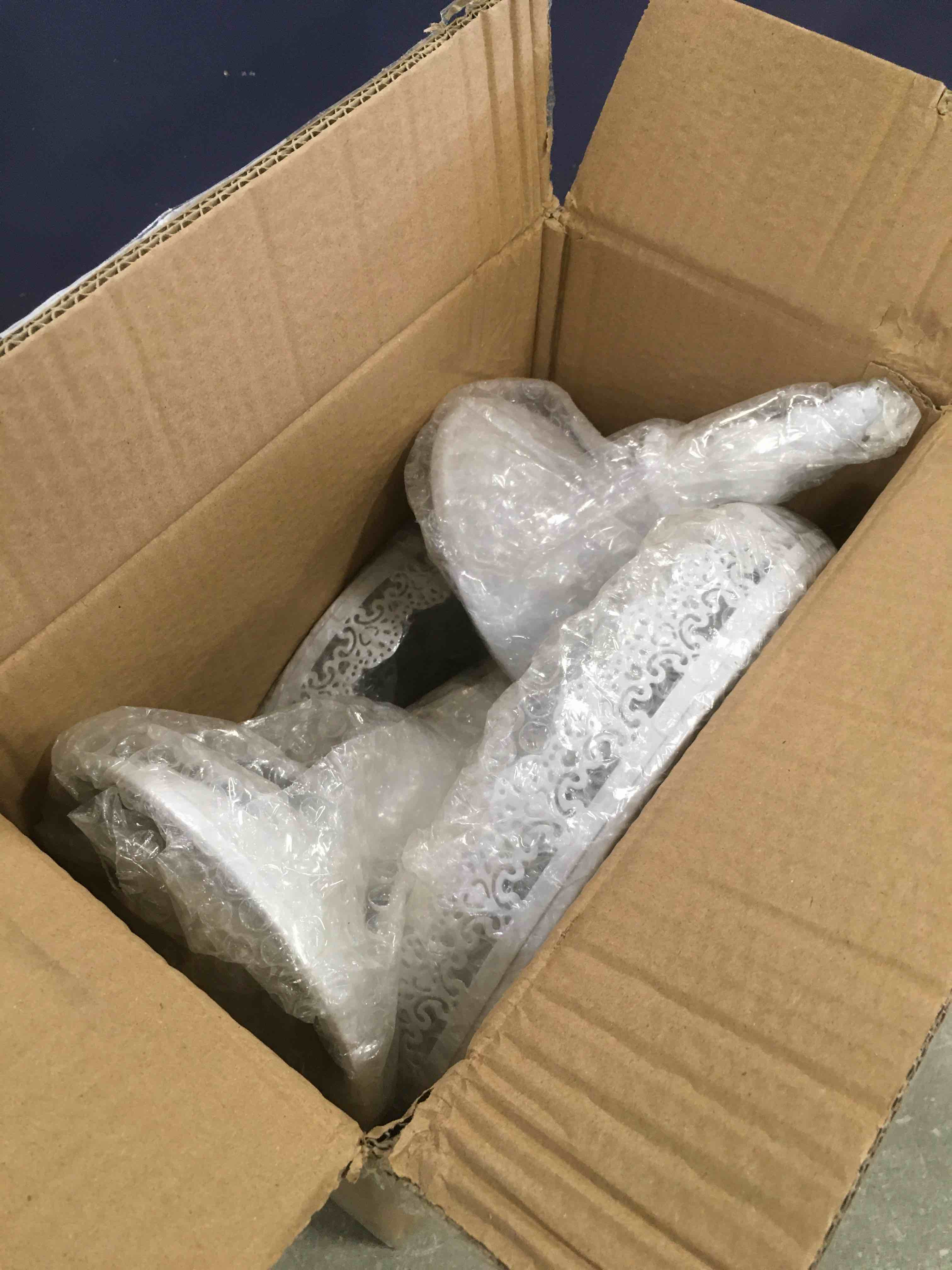 https://s3.amazonaws.com/lotting-images-prod/bidfta/RED6237222_1714234276651.jpeg